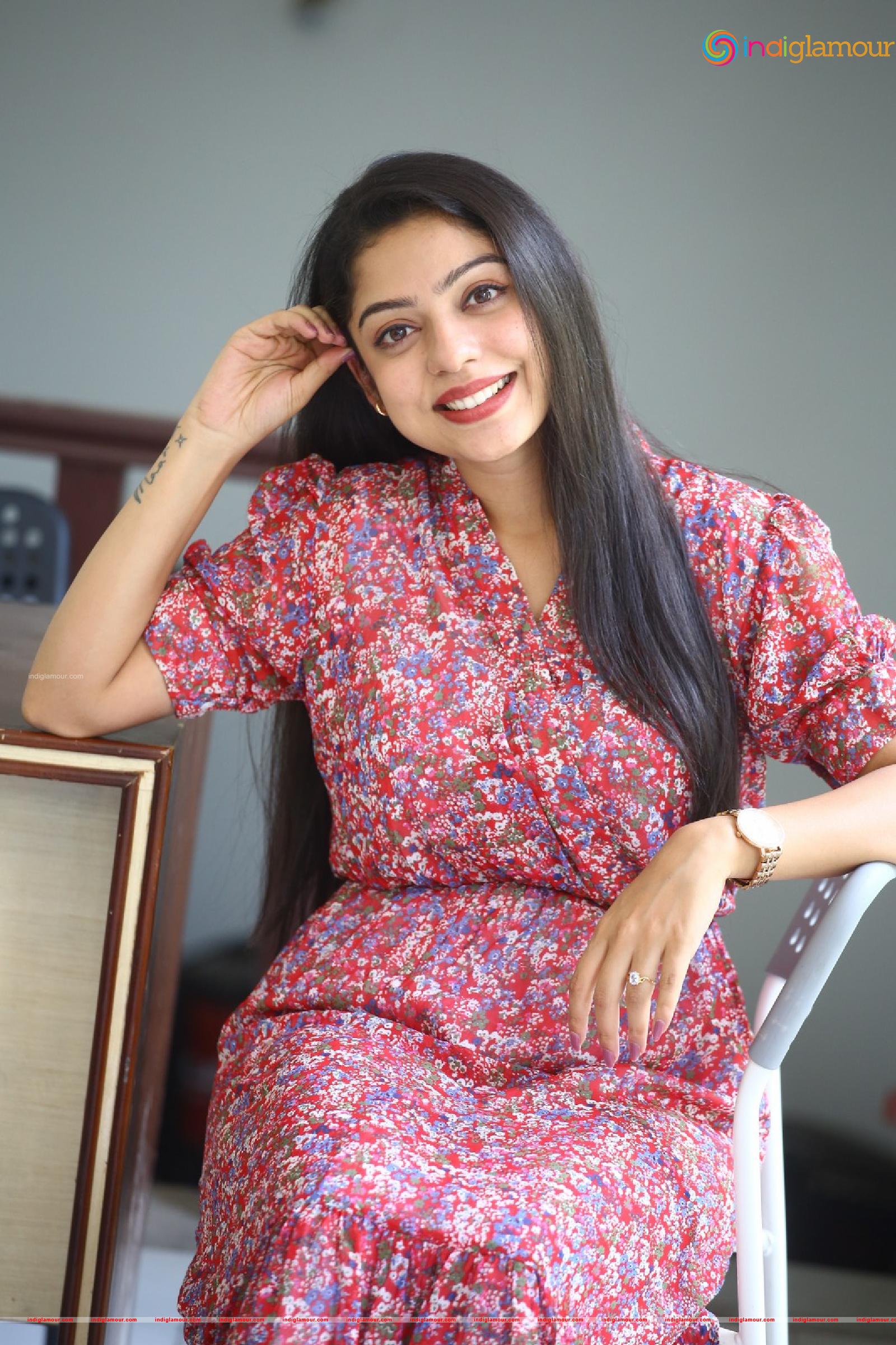 Varsha Bollamma Actress hd photo