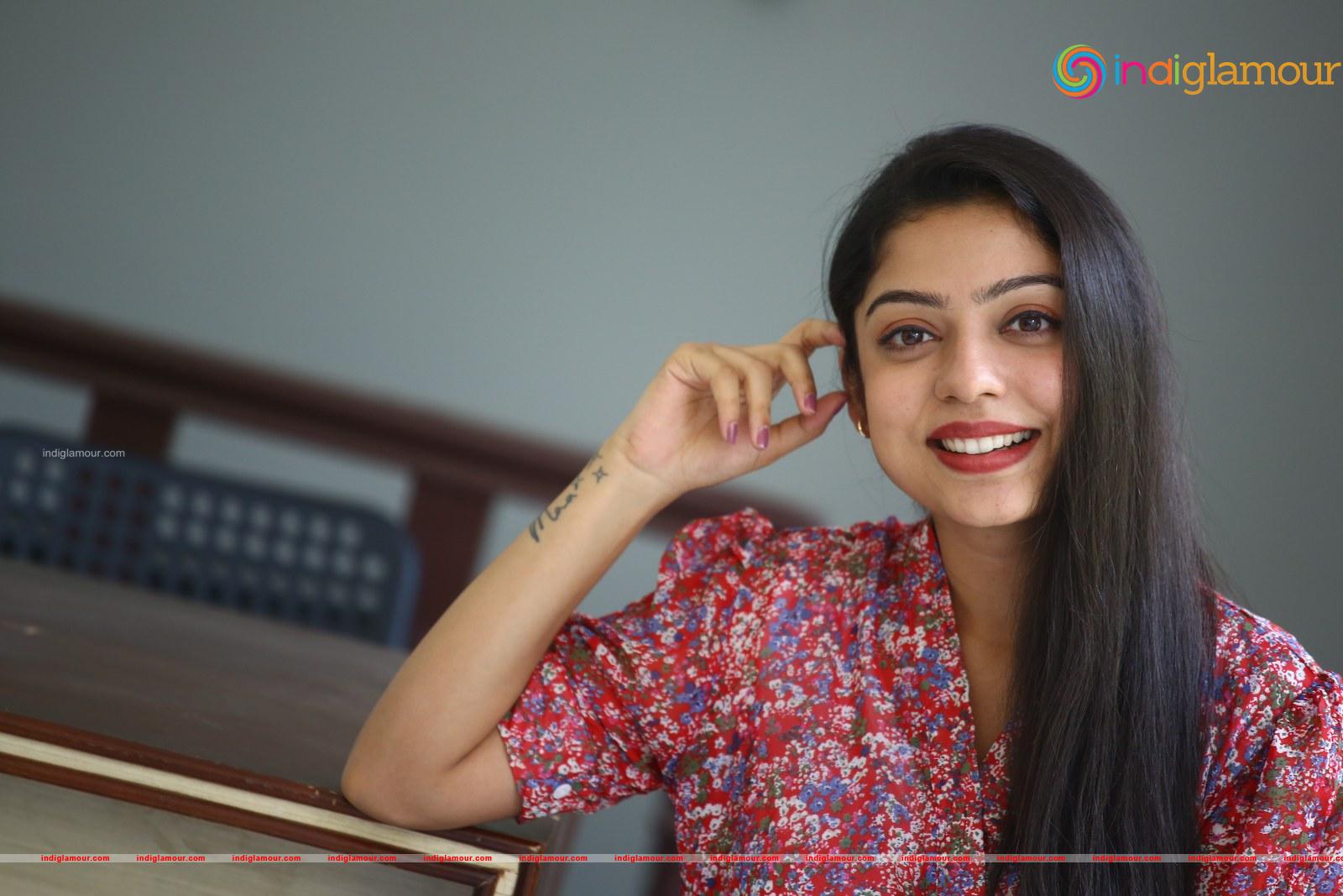 Varsha Bollamma Actress hd photo