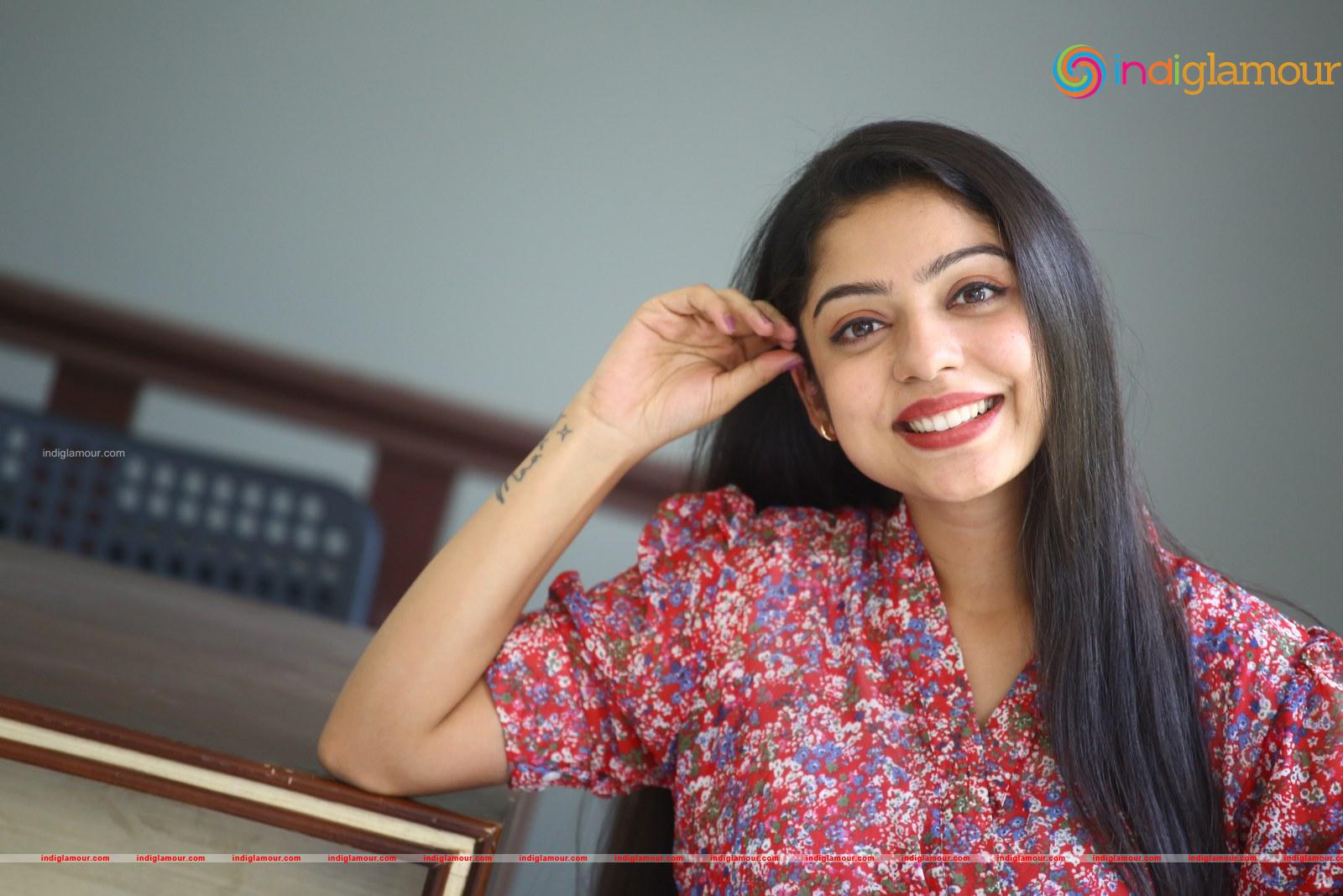 Varsha Bollamma Actress hd photo