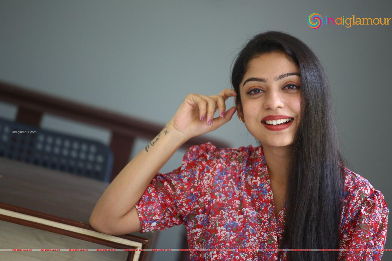 Varsha Bollamma Actress hd photo