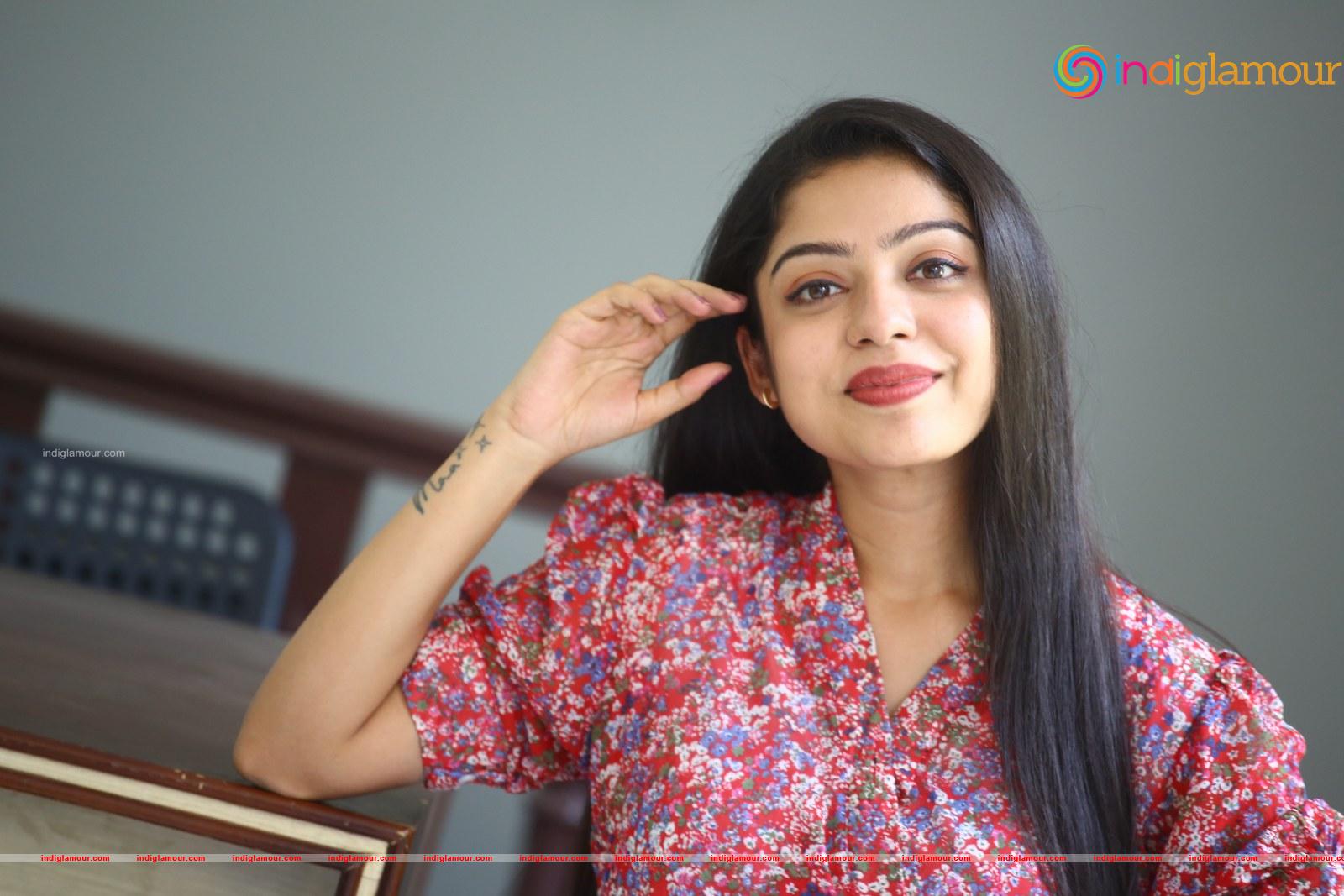 Varsha Bollamma Actress hd photo