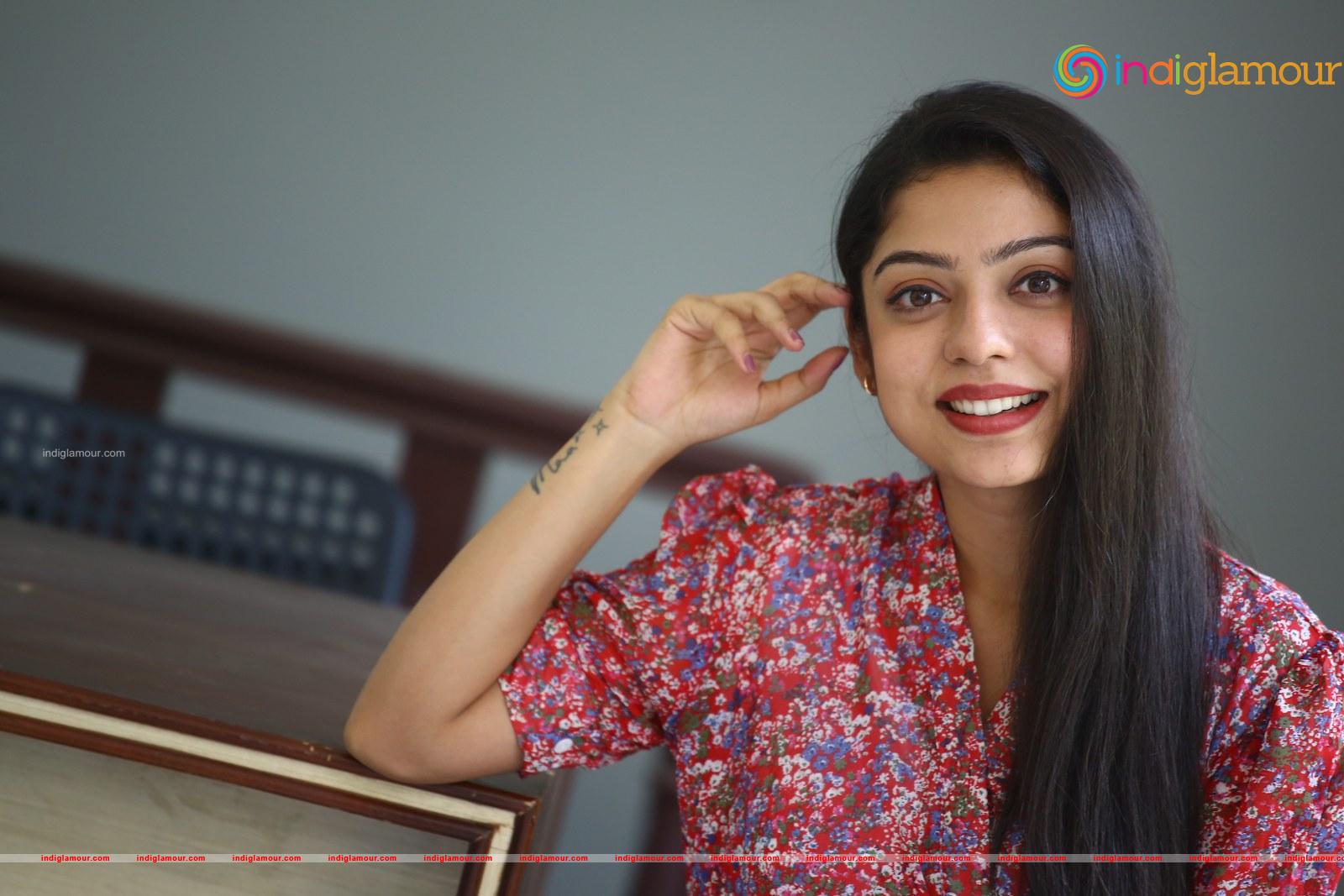 Varsha Bollamma Actress hd photo