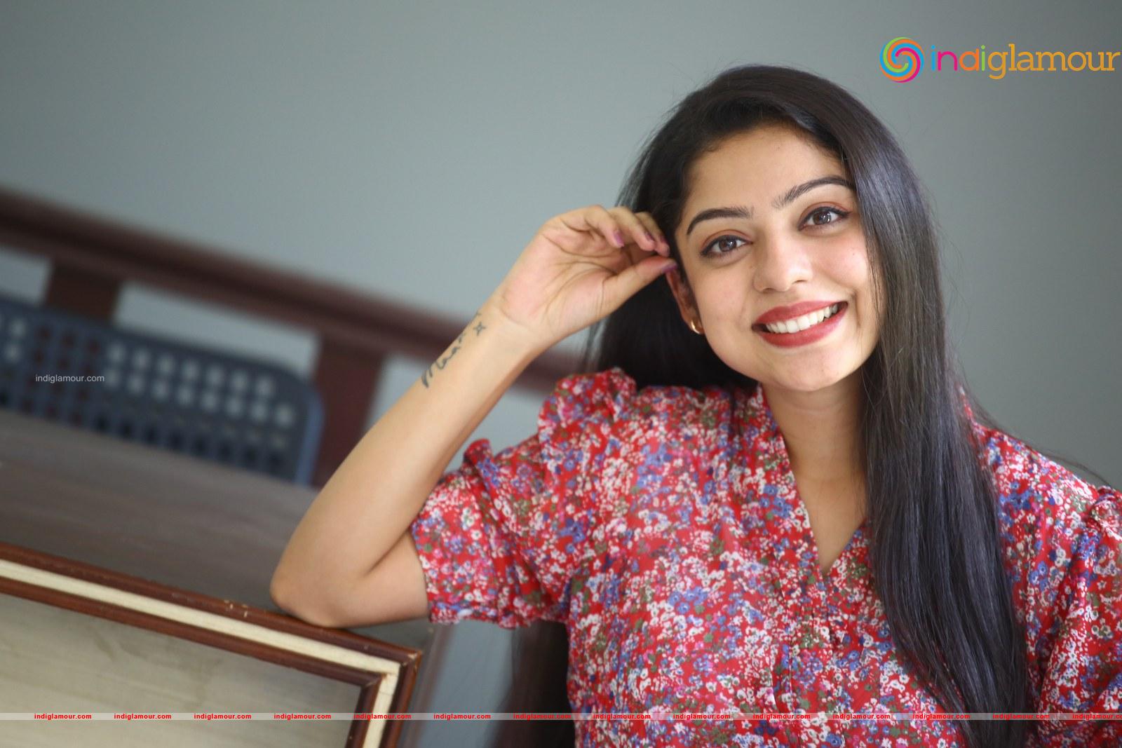 Varsha Bollamma Actress hd photo