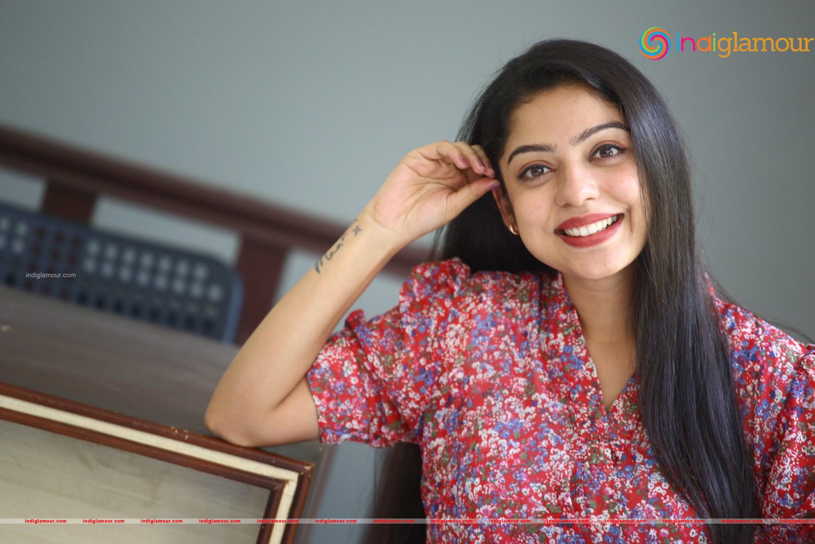 Varsha Bollamma Actress hd photo