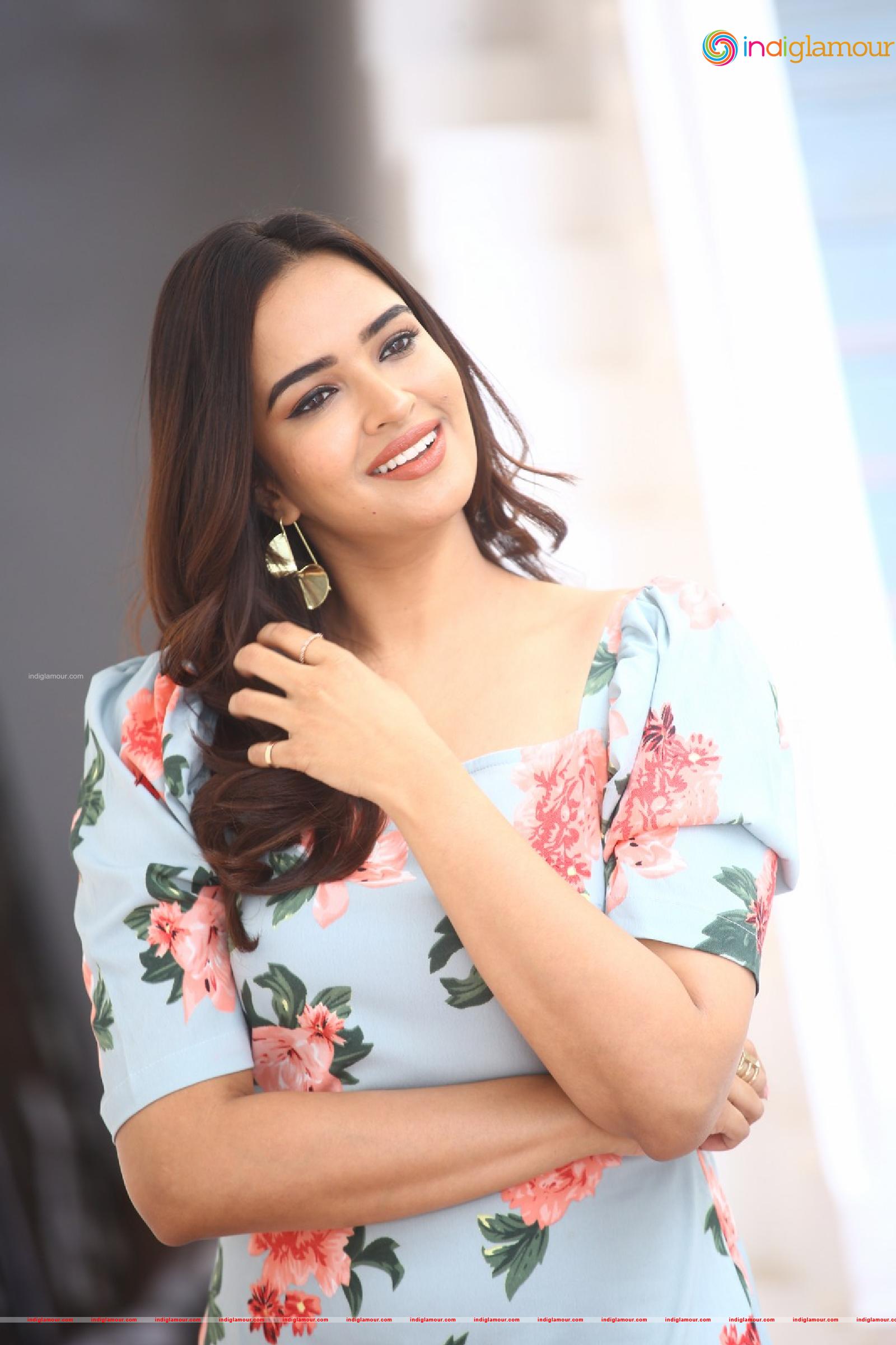 Pujita Ponnada Actress hd photo