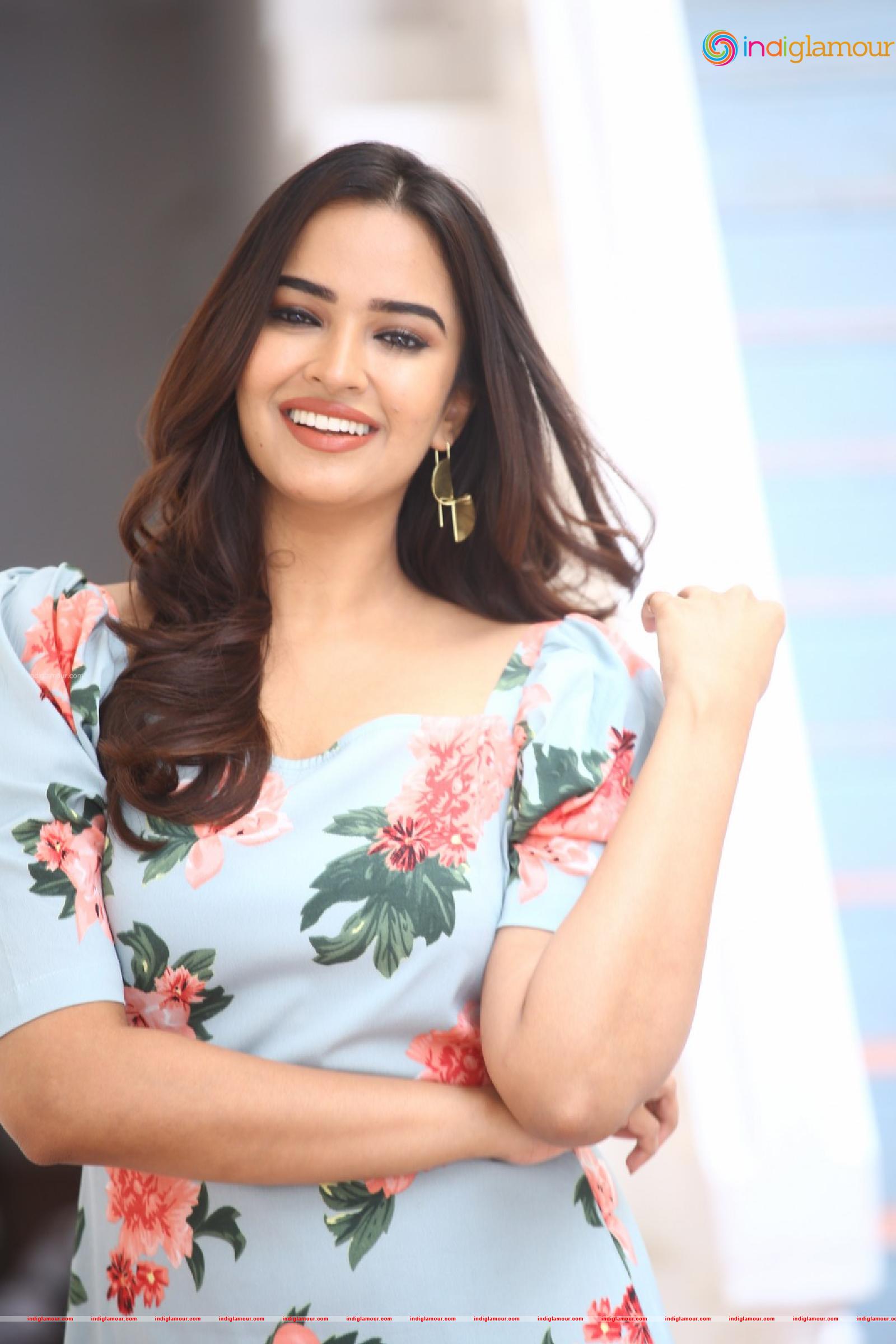 Pujita Ponnada Actress hd photo