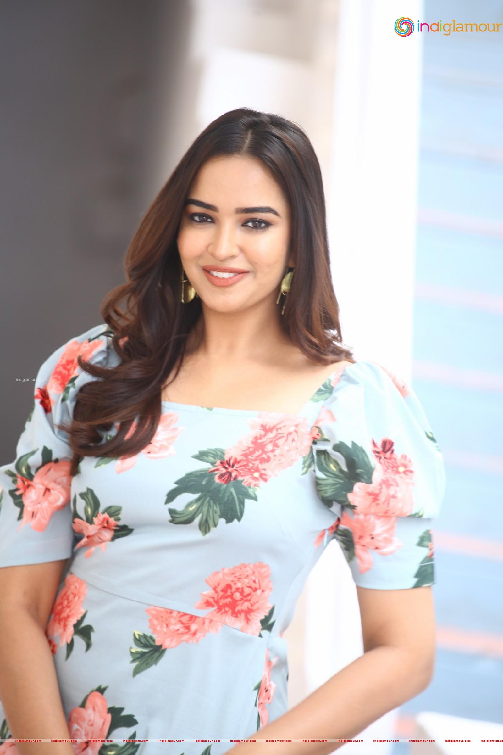 Pujita Ponnada Actress hd photo