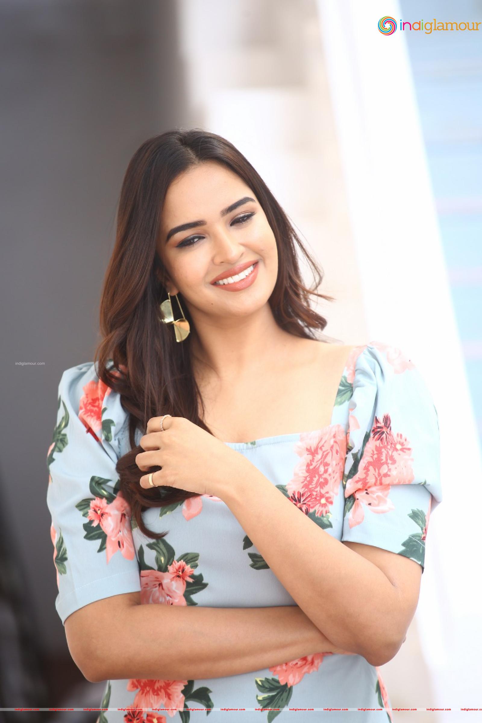 Pujita Ponnada Actress hd photo
