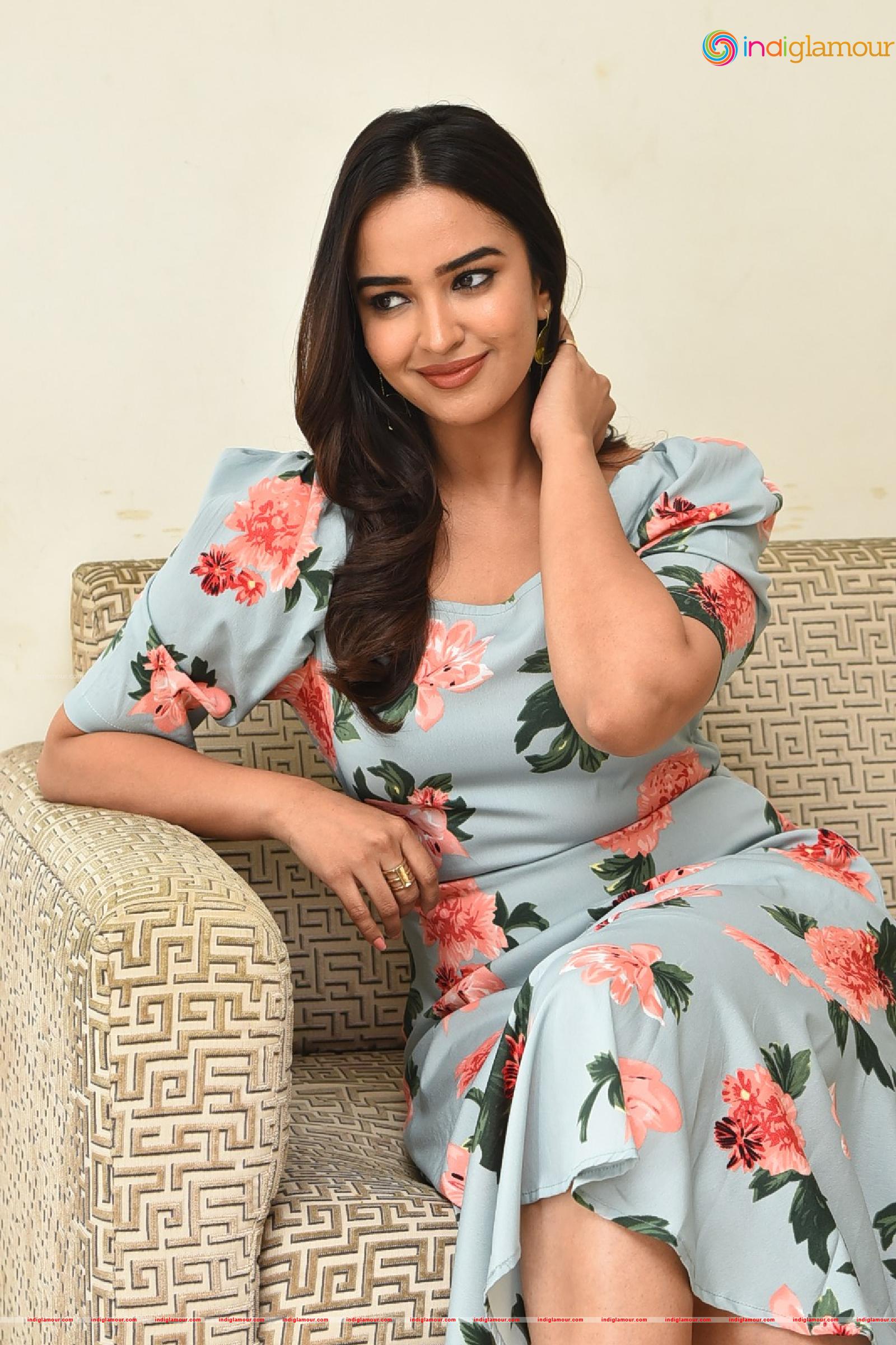 Pujita Ponnada Actress hd photo