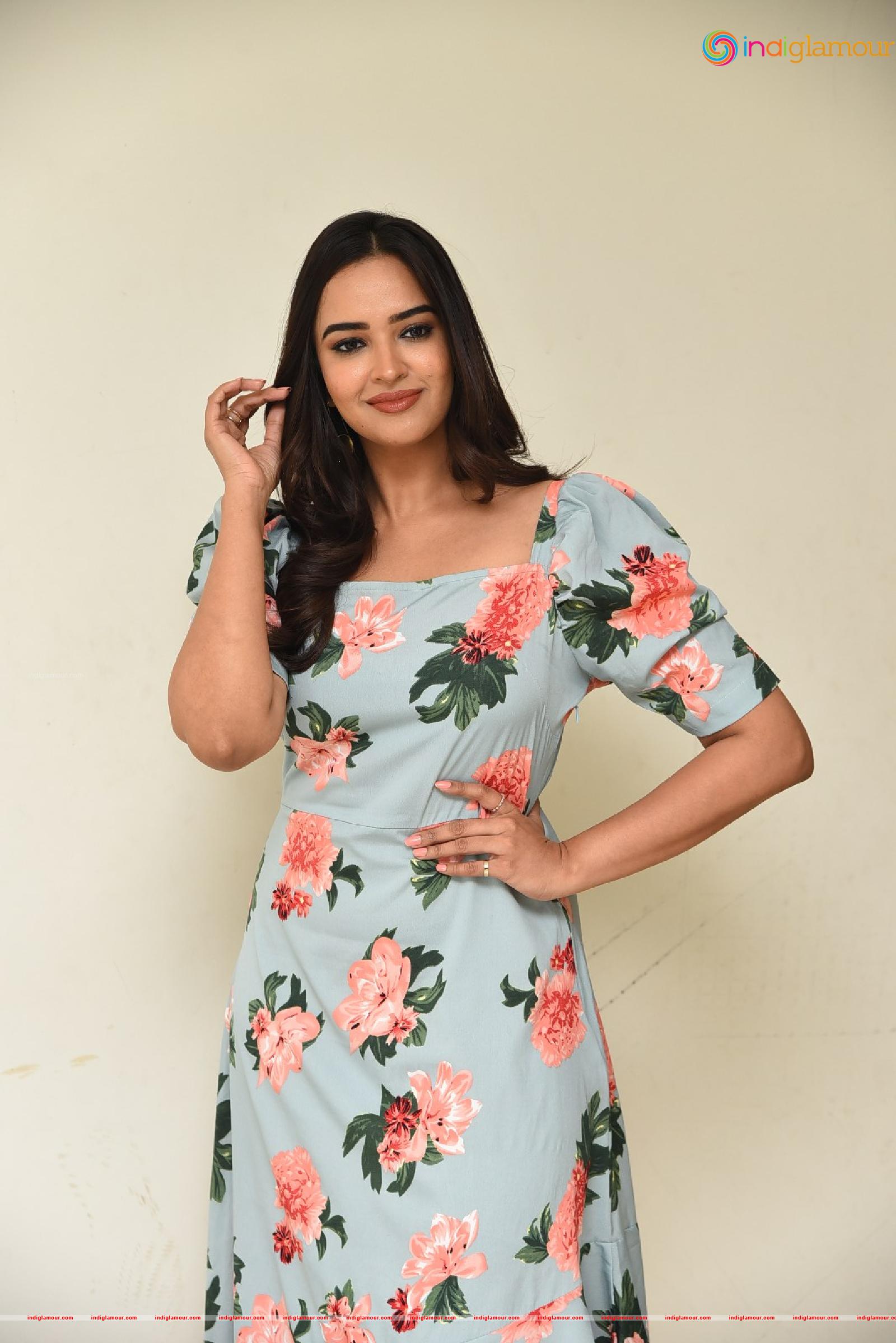 Pujita Ponnada Actress hd photo