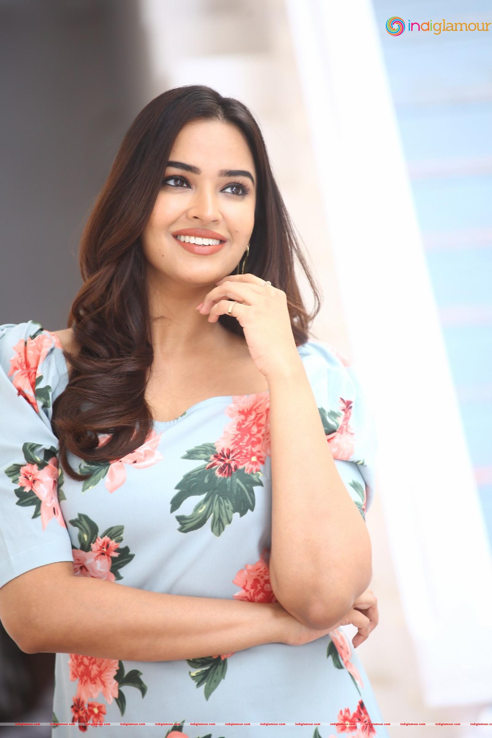 Pujita Ponnada Actress hd photo