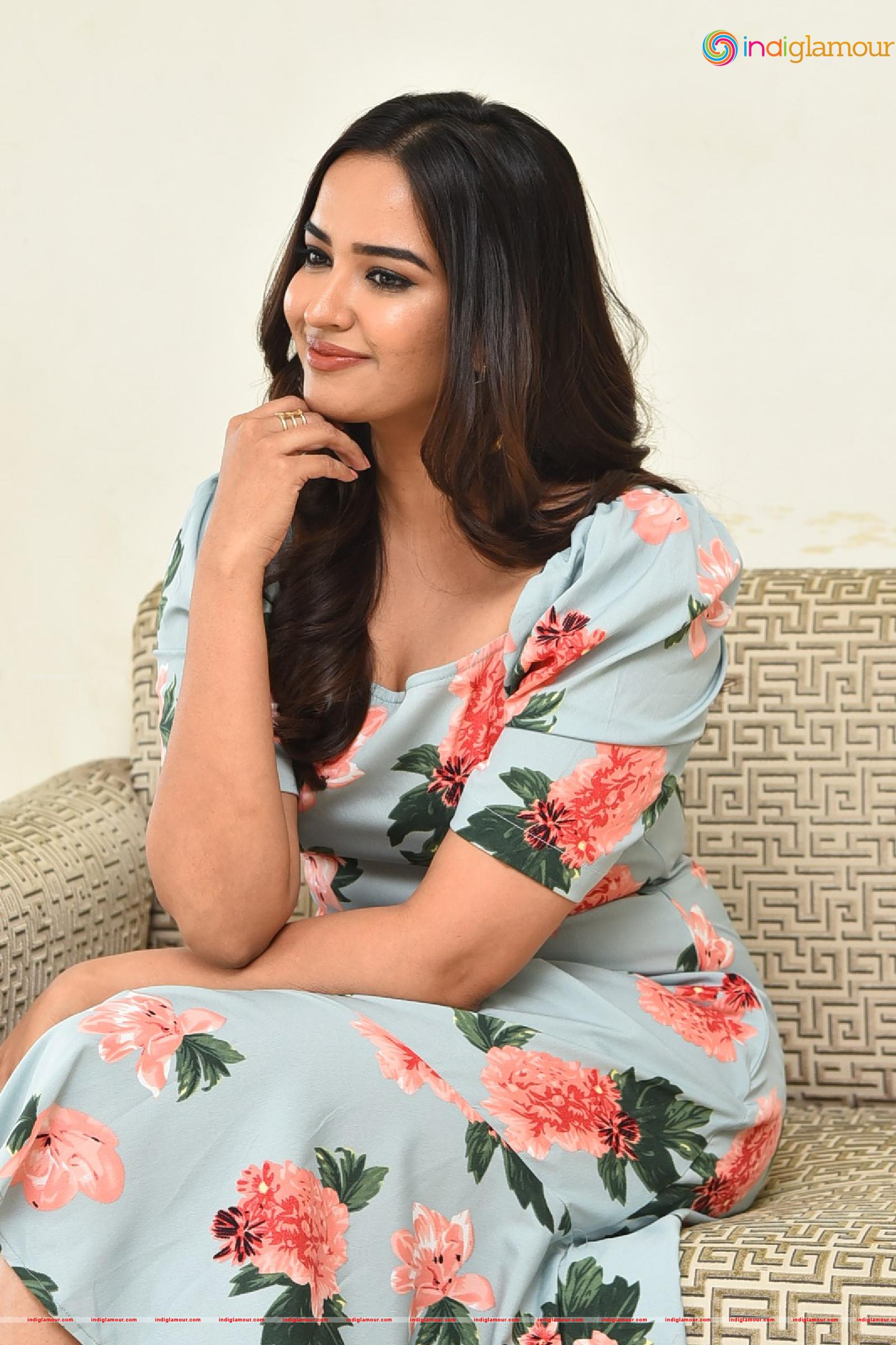Pujita Ponnada Actress hd photo