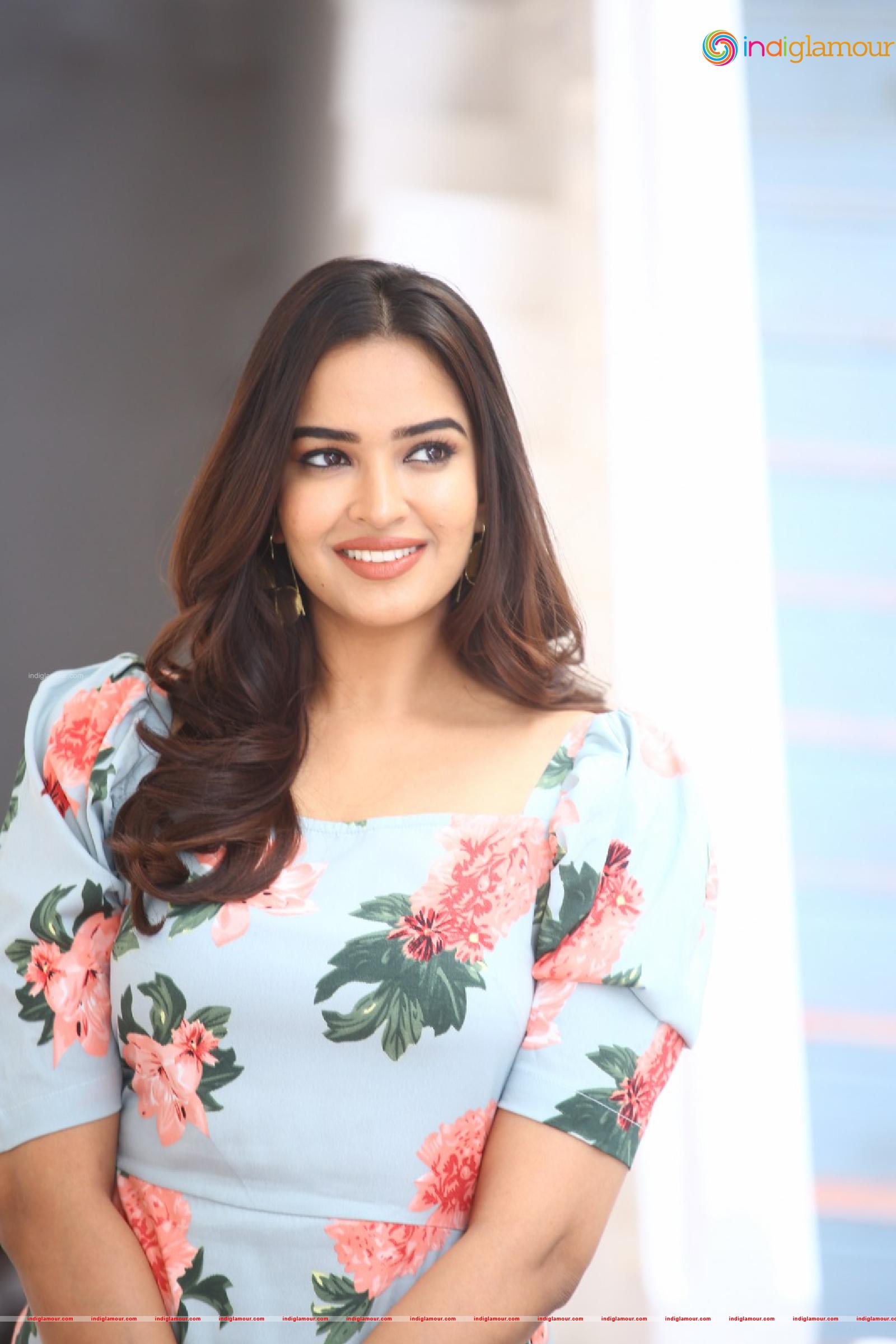 Pujita Ponnada Actress hd photo