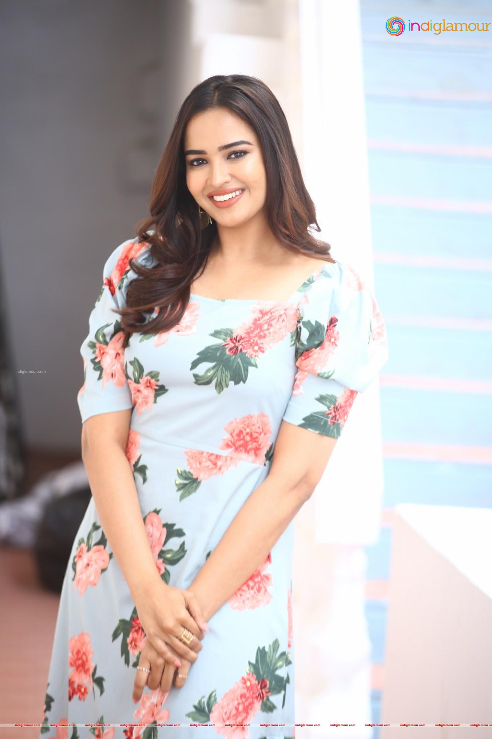 Pujita Ponnada Actress hd photo