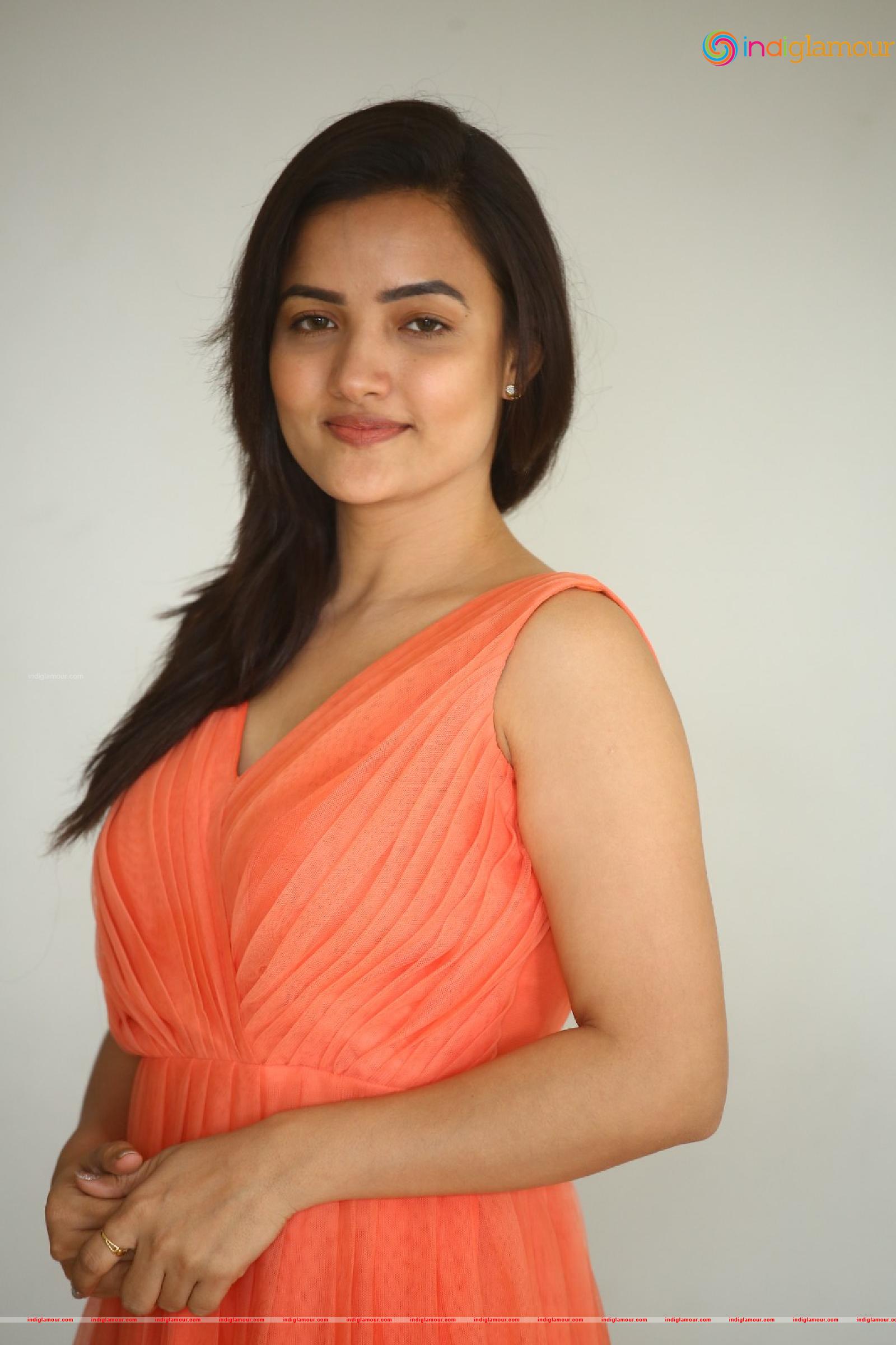 Siri Hanmanth Actress hd photo
