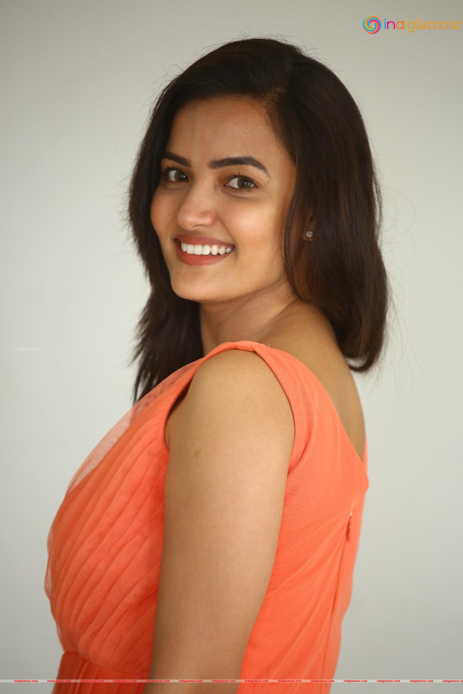 Siri Hanmanth Actress hd photo