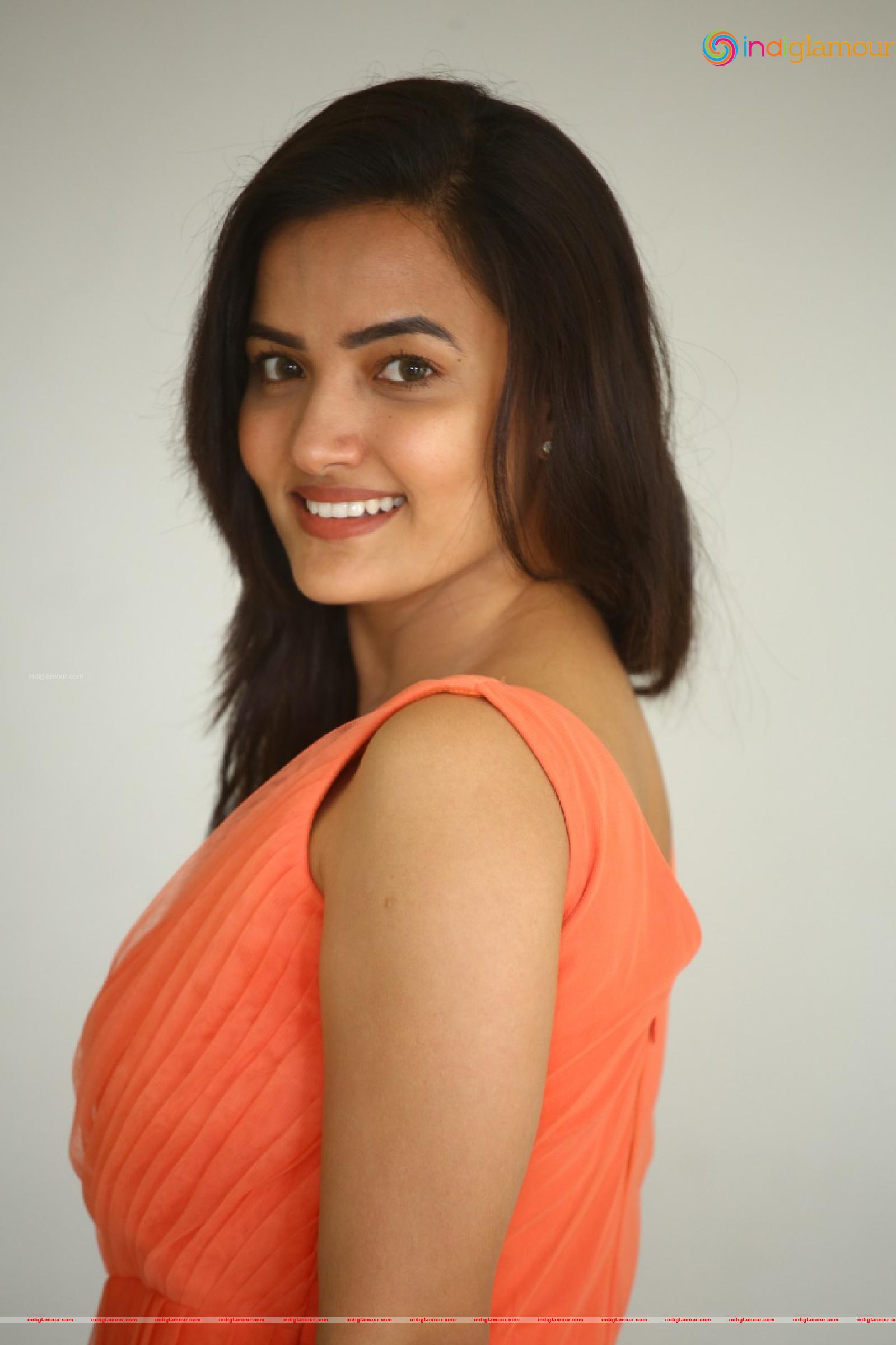 Siri Hanmanth Actress hd photo
