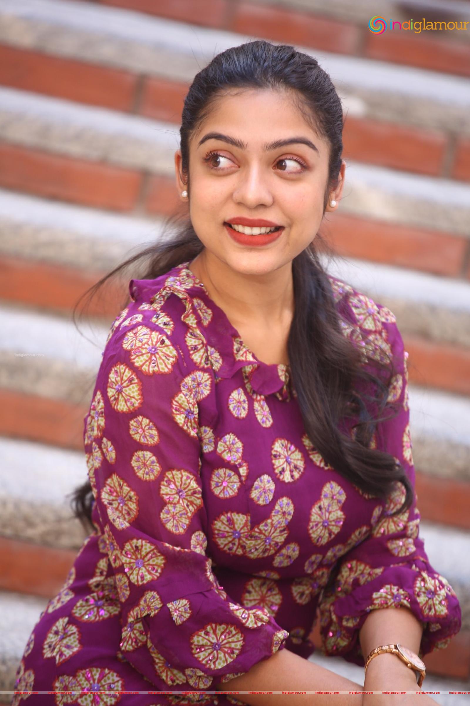 Varsha Bollamma Actress hd photo