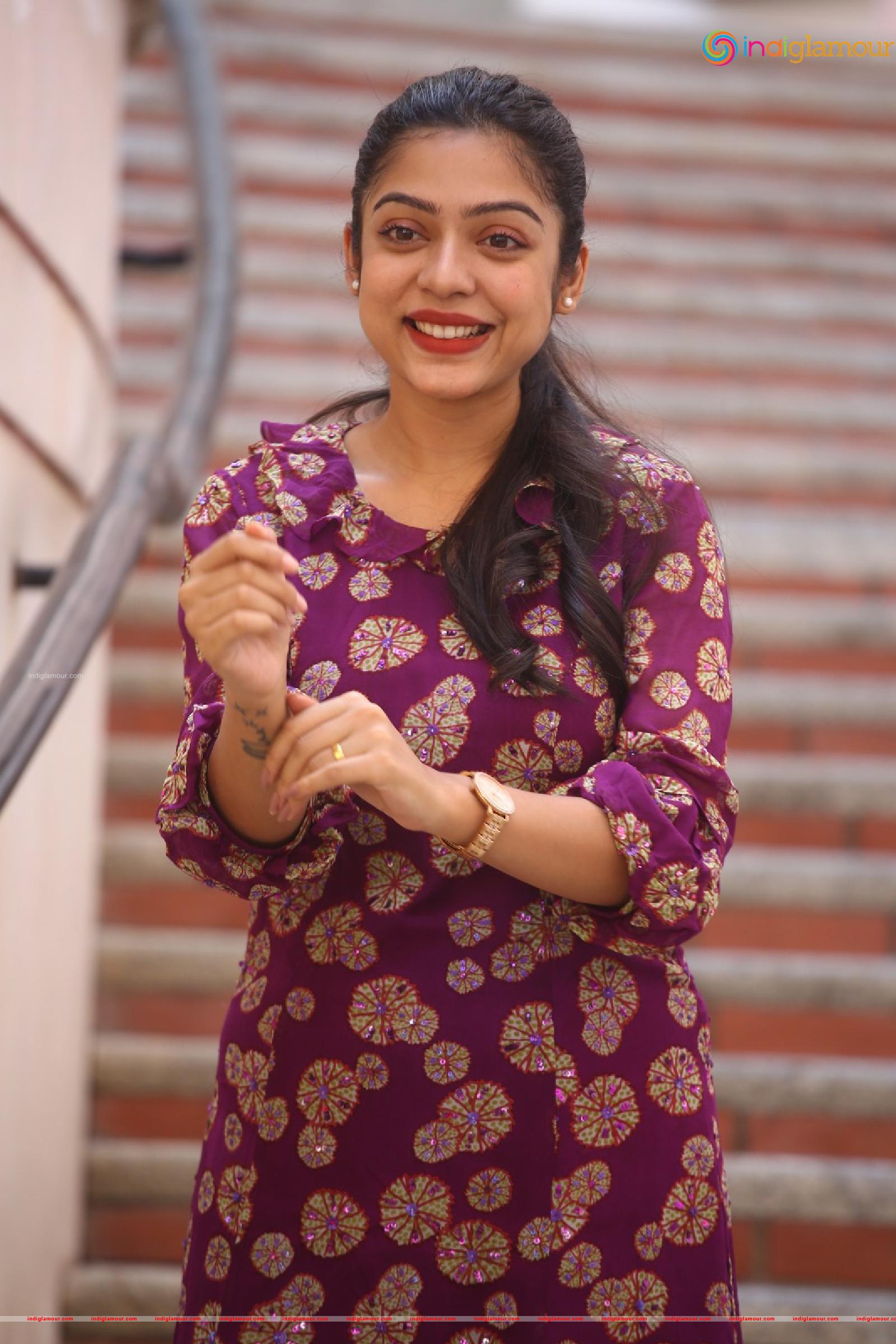 Varsha Bollamma Actress hd photo