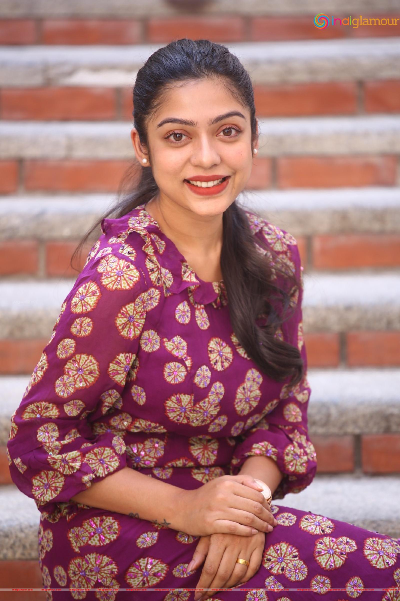 Varsha Bollamma Actress hd photo