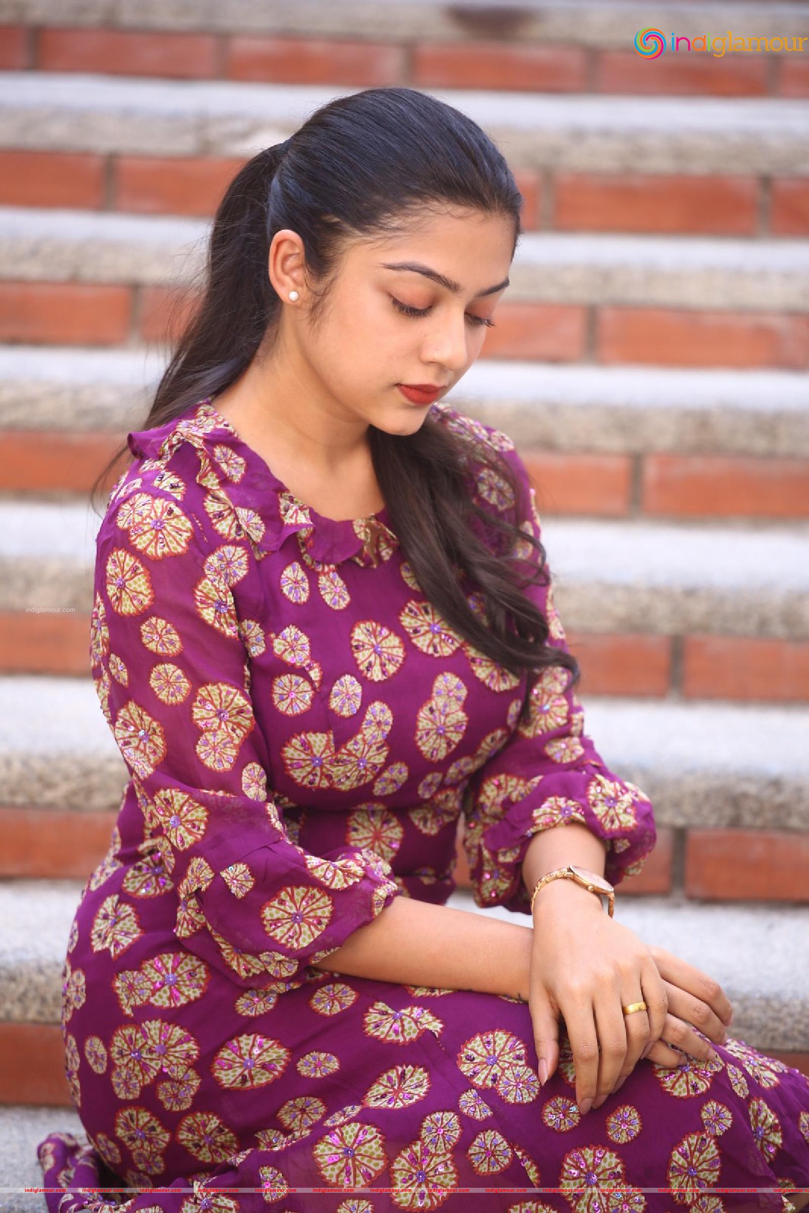Varsha Bollamma Actress hd photo