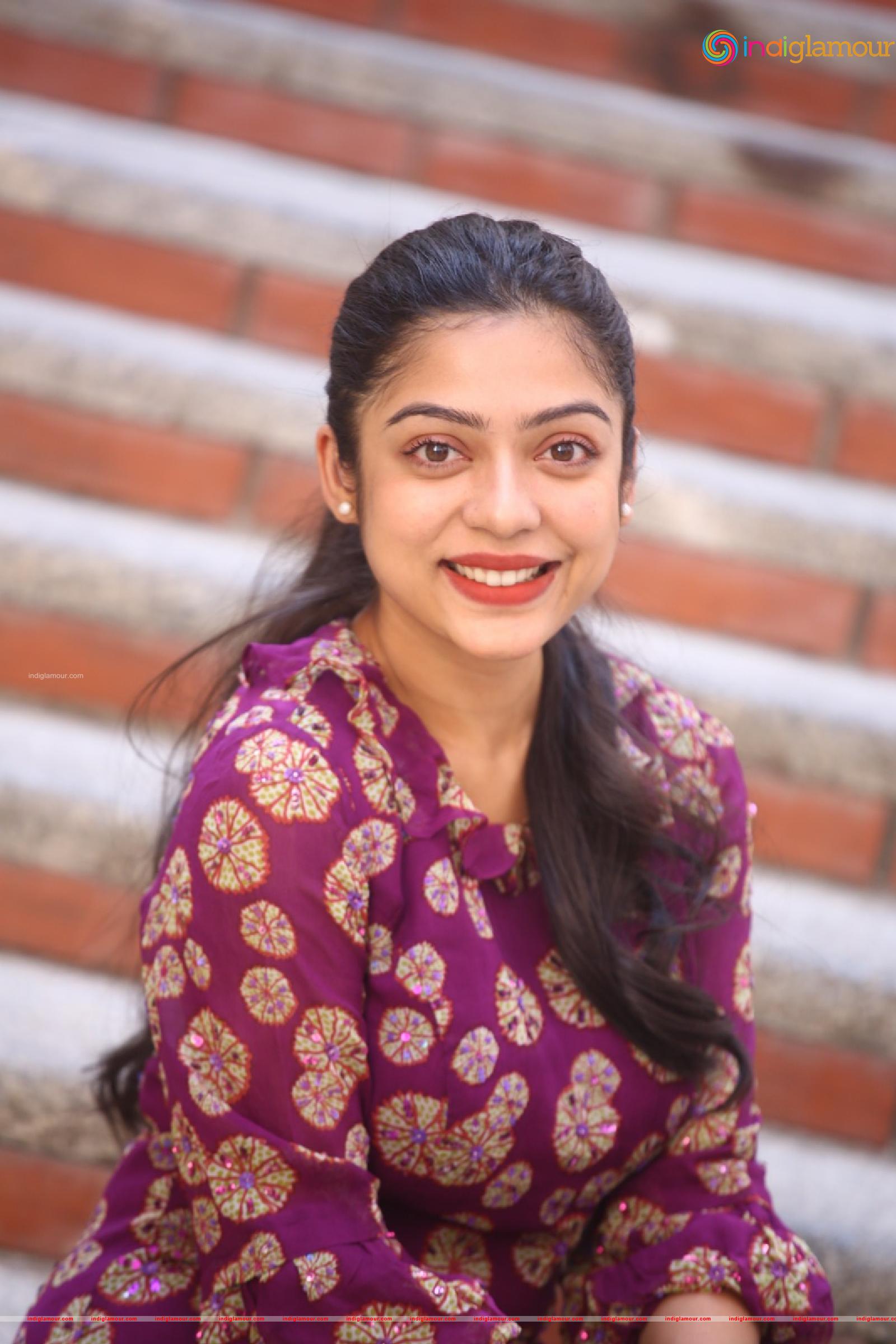 Varsha Bollamma Actress hd photo