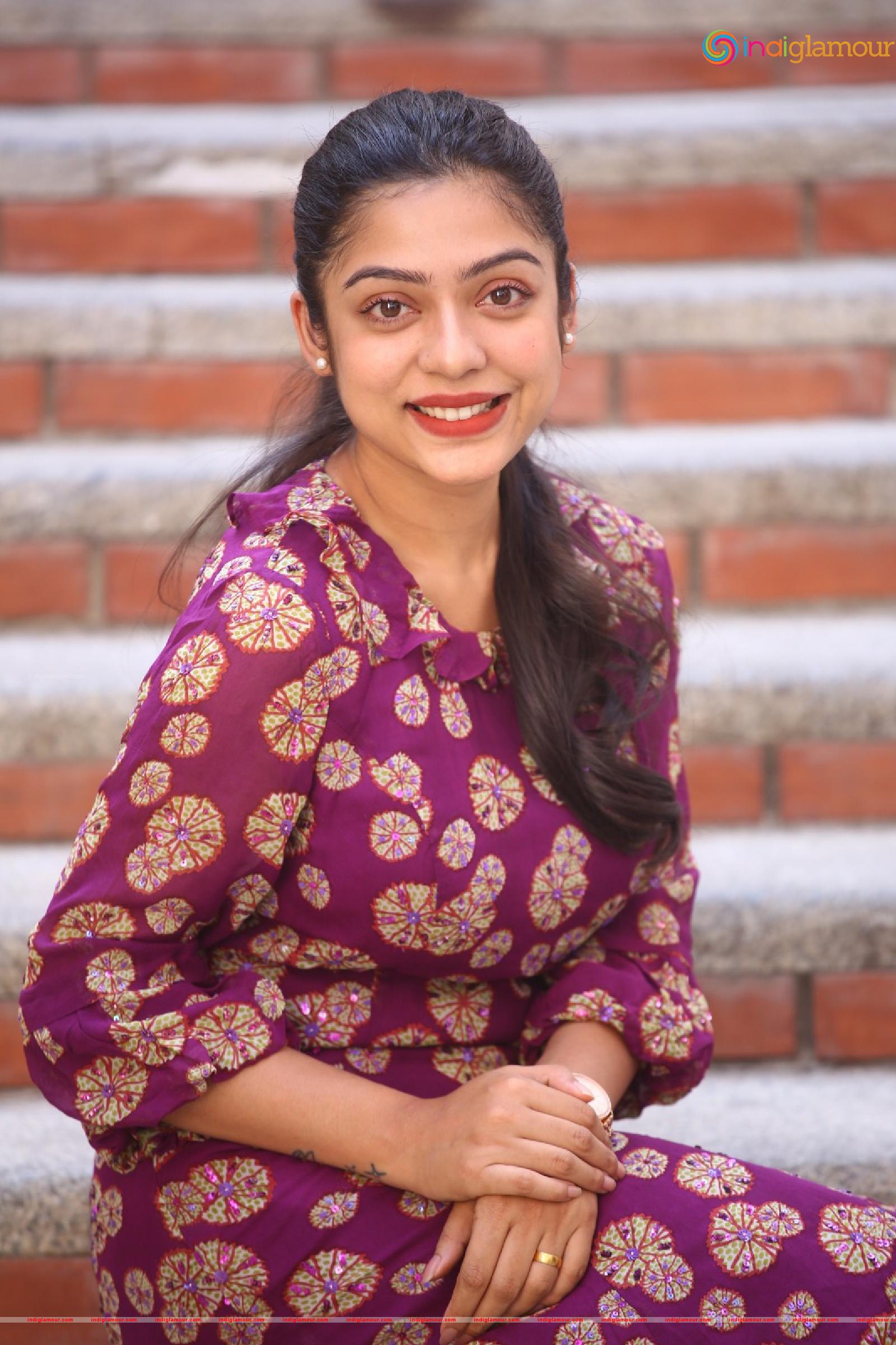 Varsha Bollamma Actress hd photo