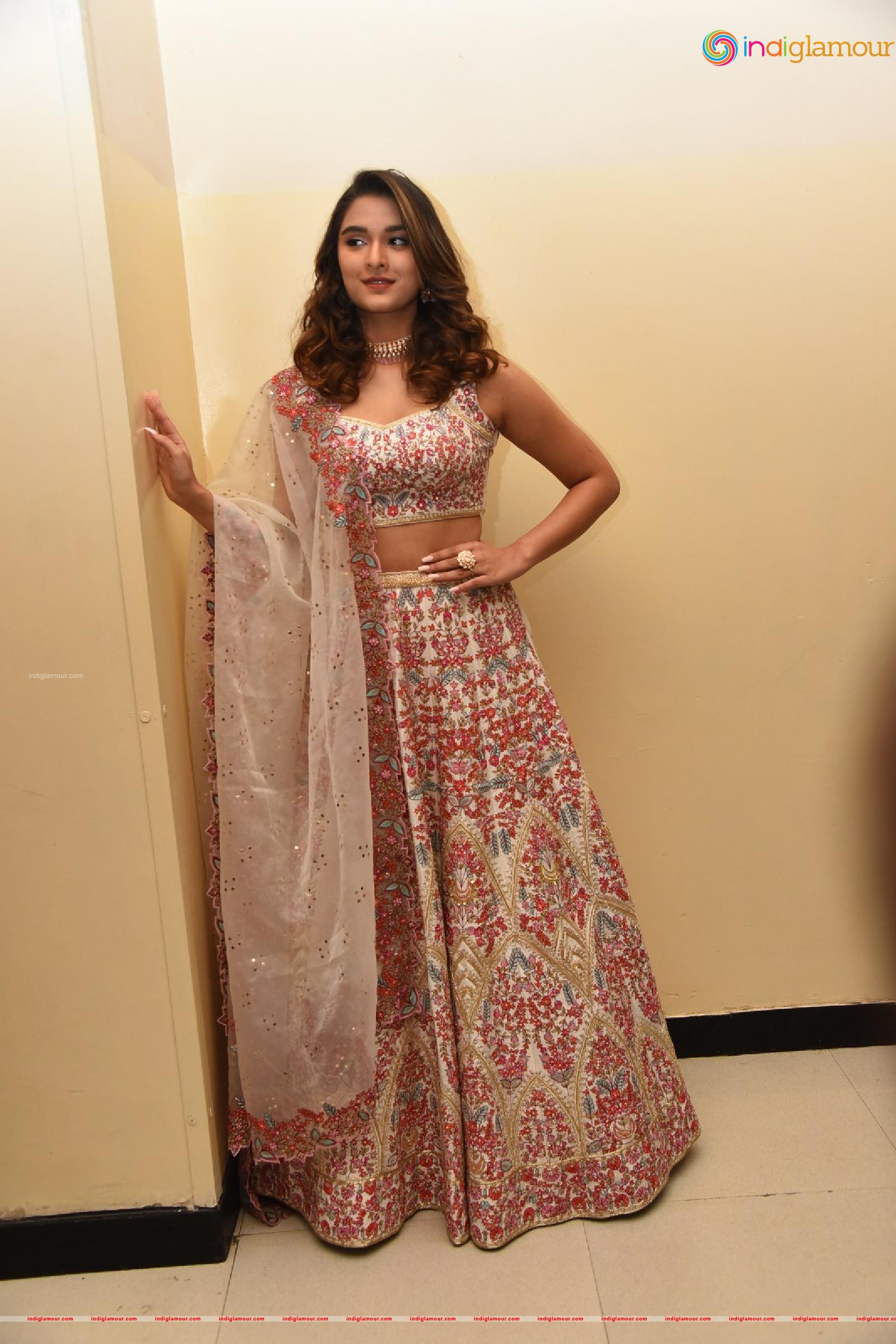 Saiee Manjrekar Actress hd photo