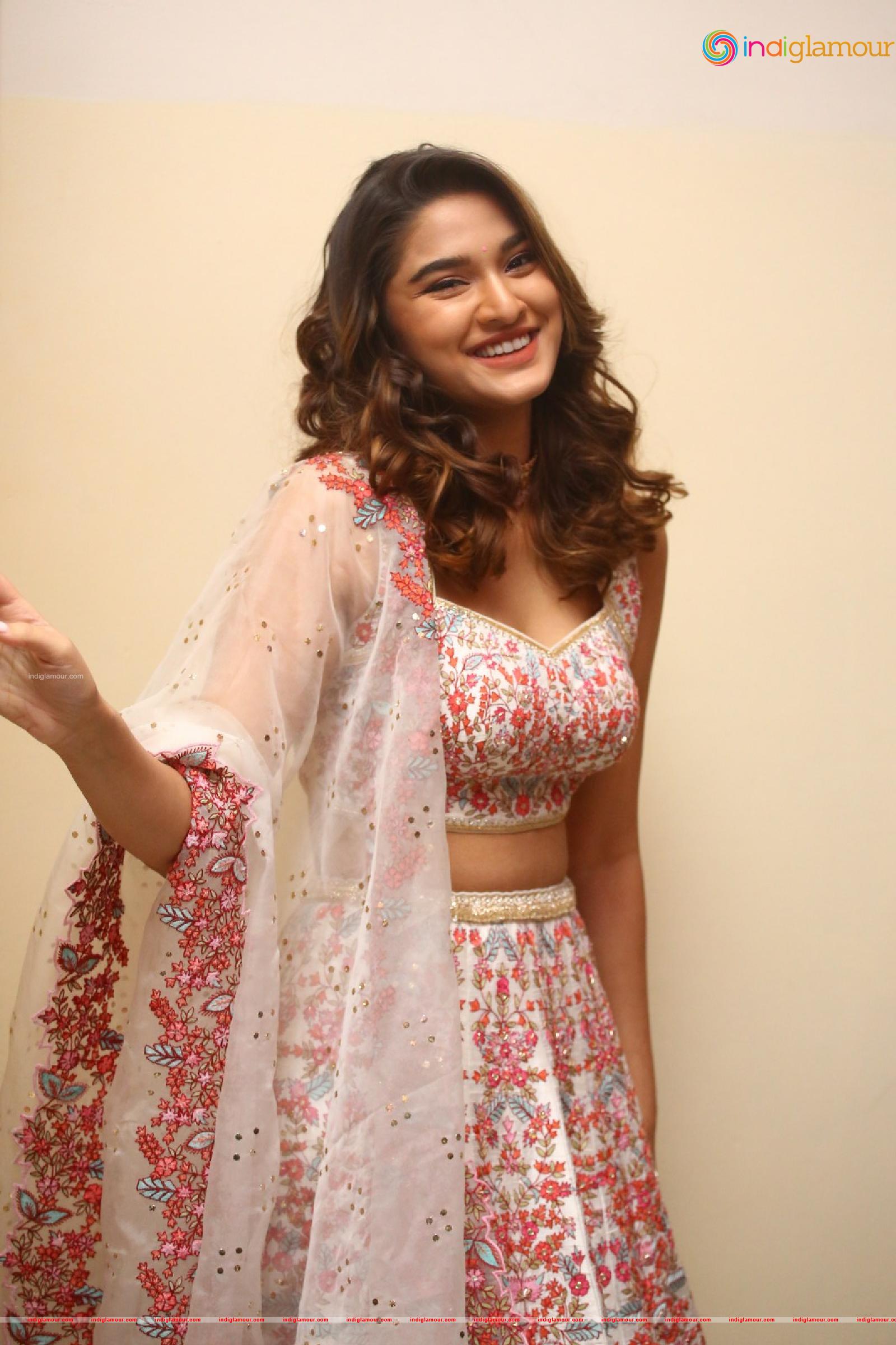 Saiee Manjrekar Actress hd photo