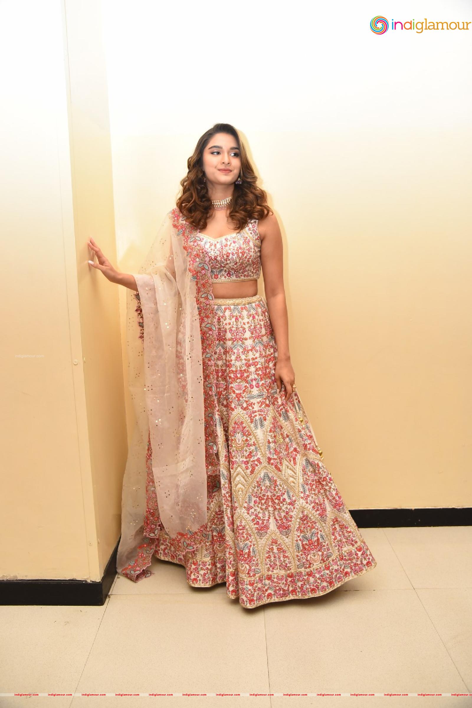 Saiee Manjrekar Actress hd photo