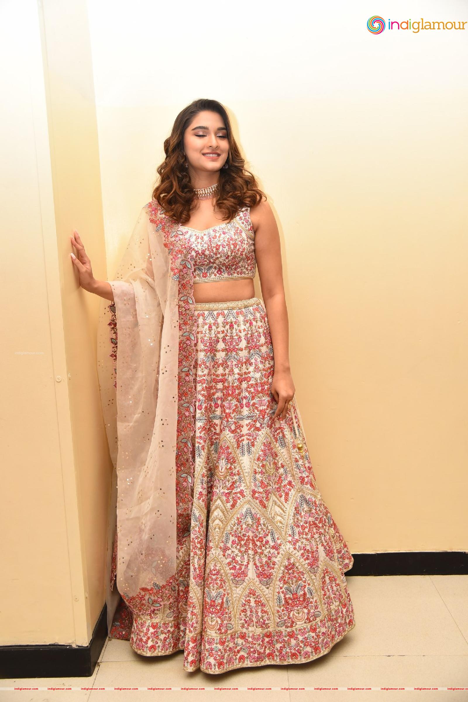 Saiee Manjrekar Actress hd photo