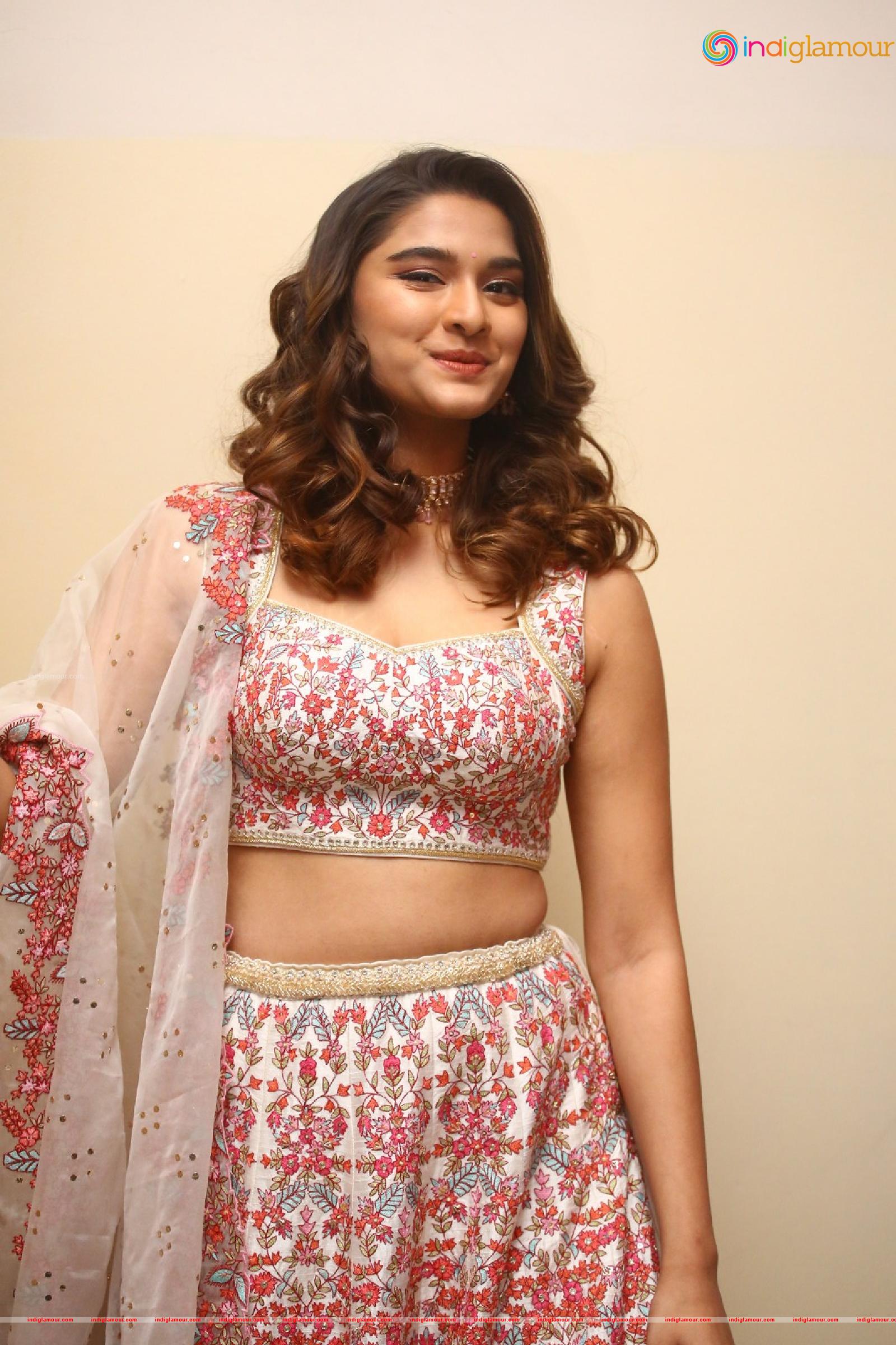 Saiee Manjrekar Actress hd photo