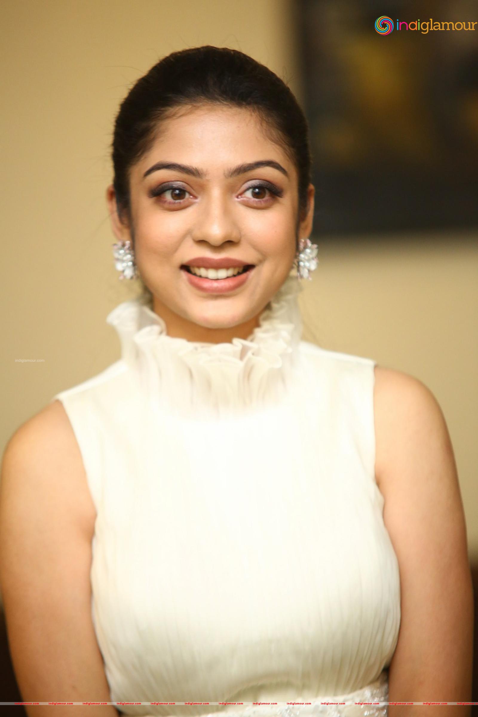 Varsha Bollamma Actress hd photo