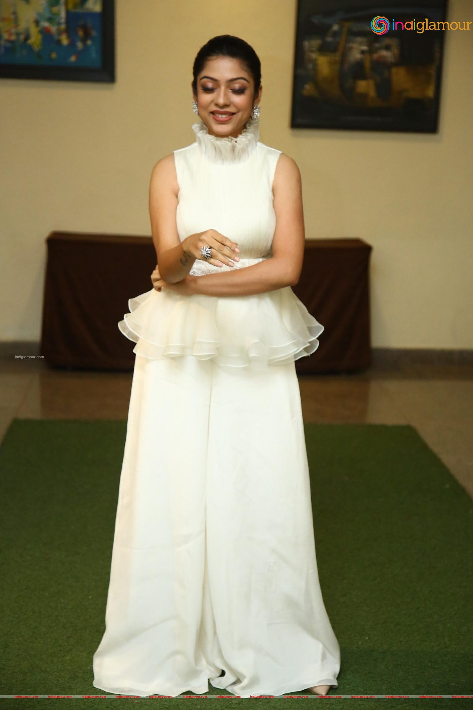 Varsha Bollamma Actress hd photo