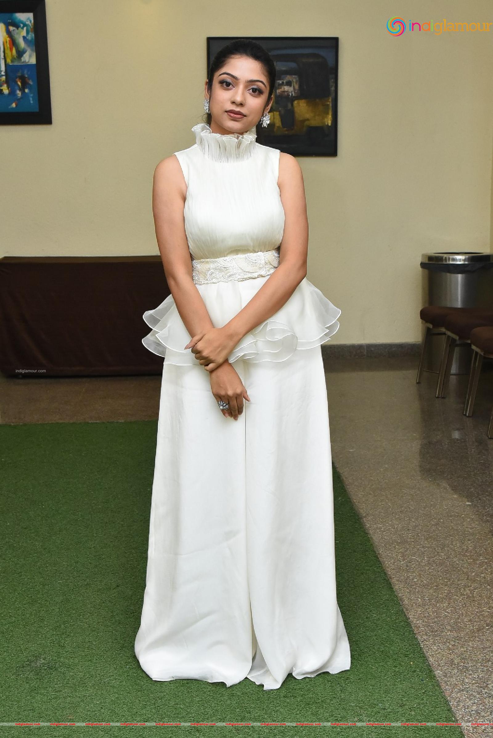 Varsha Bollamma Actress hd photo