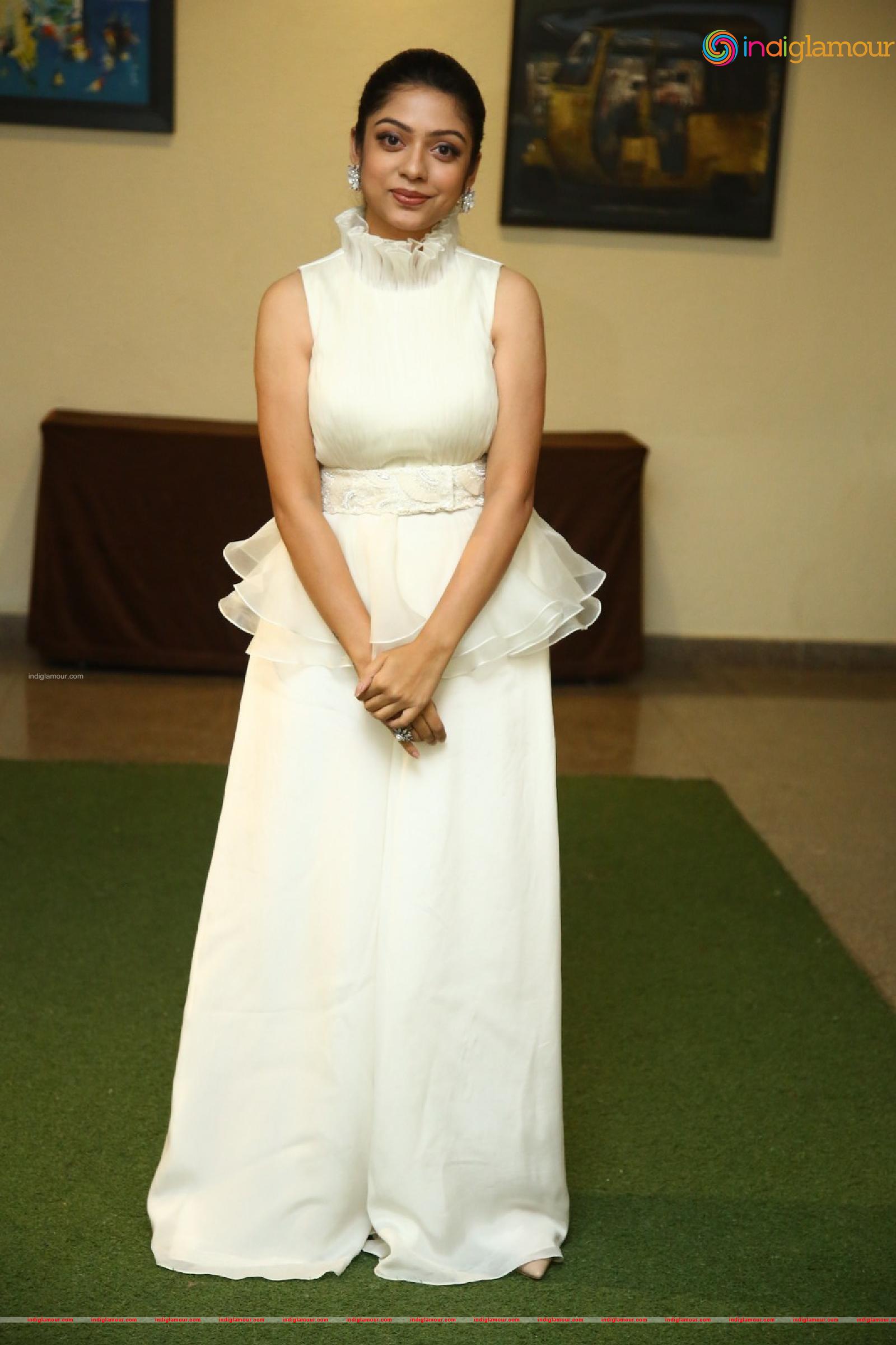 Varsha Bollamma Actress hd photo