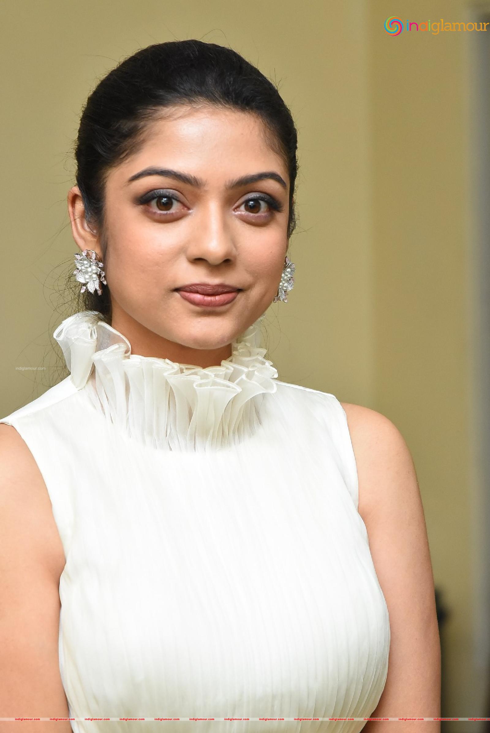 Varsha Bollamma Actress hd photo