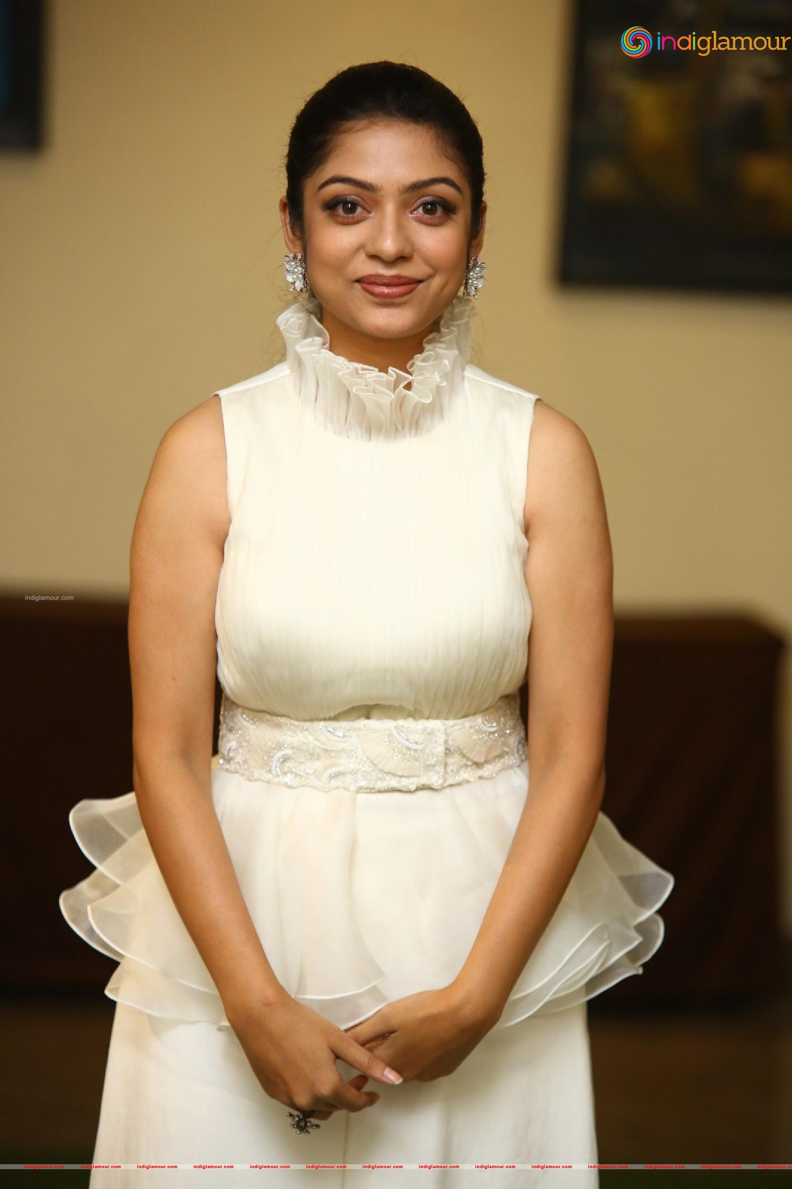 Varsha Bollamma Actress hd photo