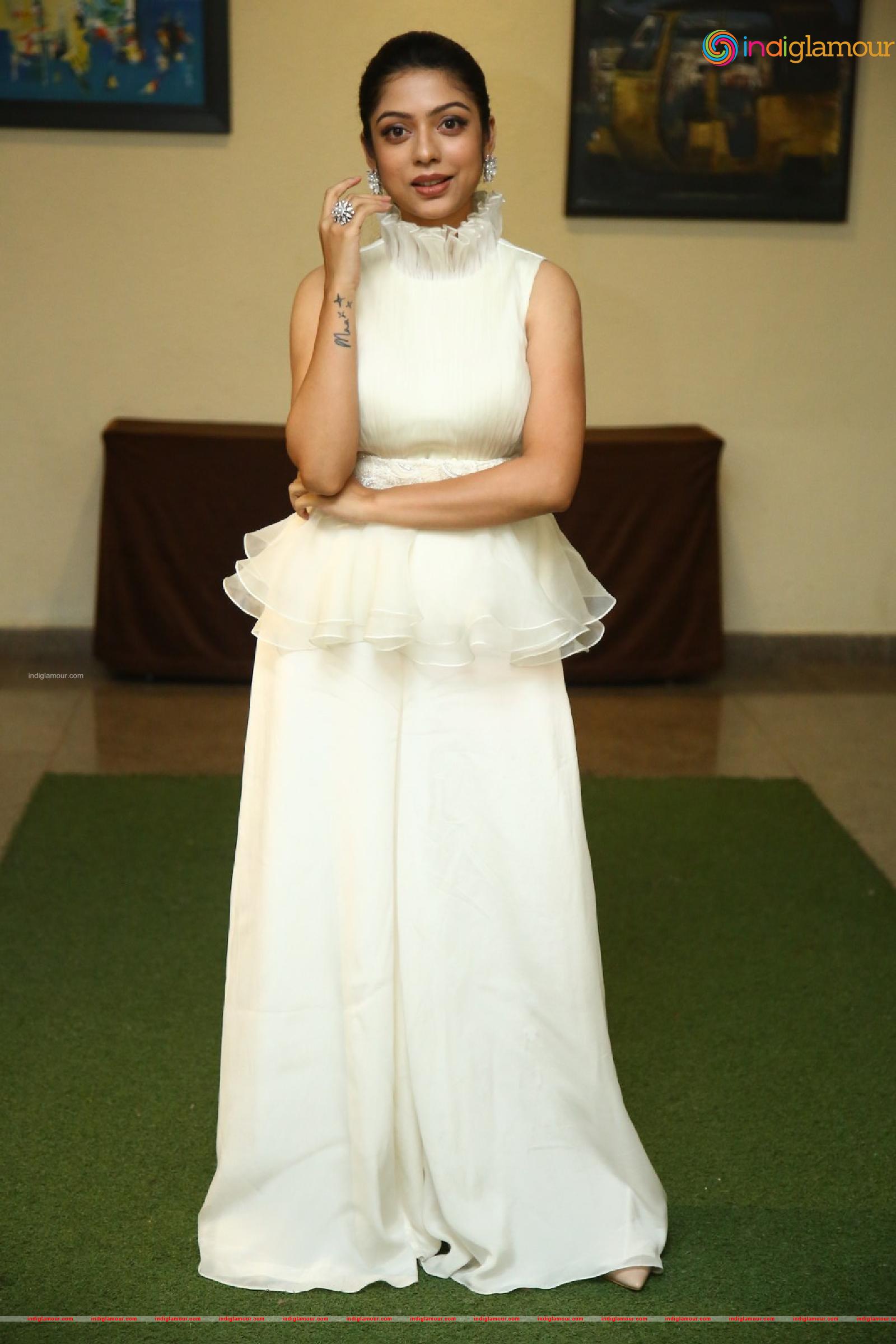 Varsha Bollamma Actress hd photo
