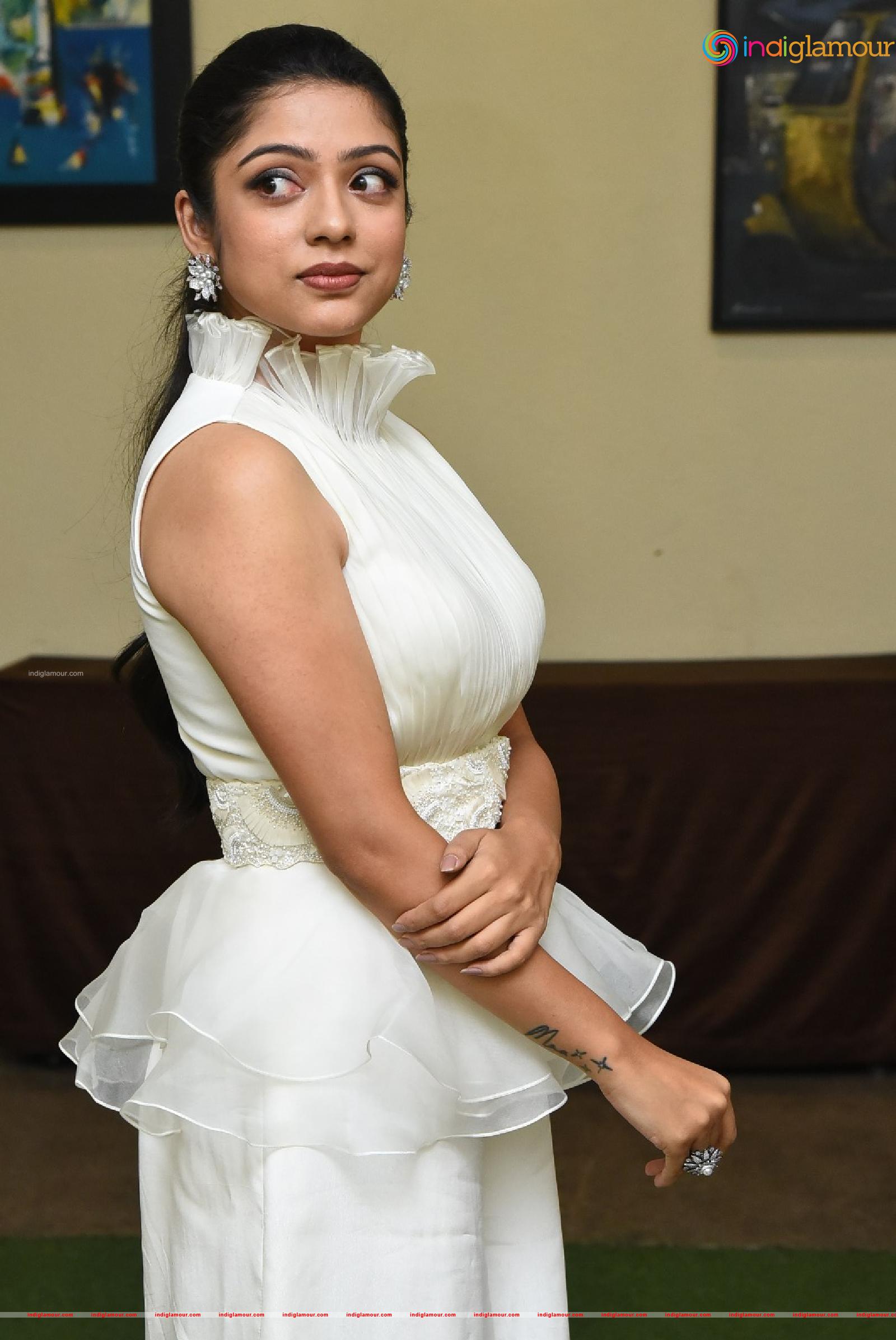 Varsha Bollamma Actress hd photo
