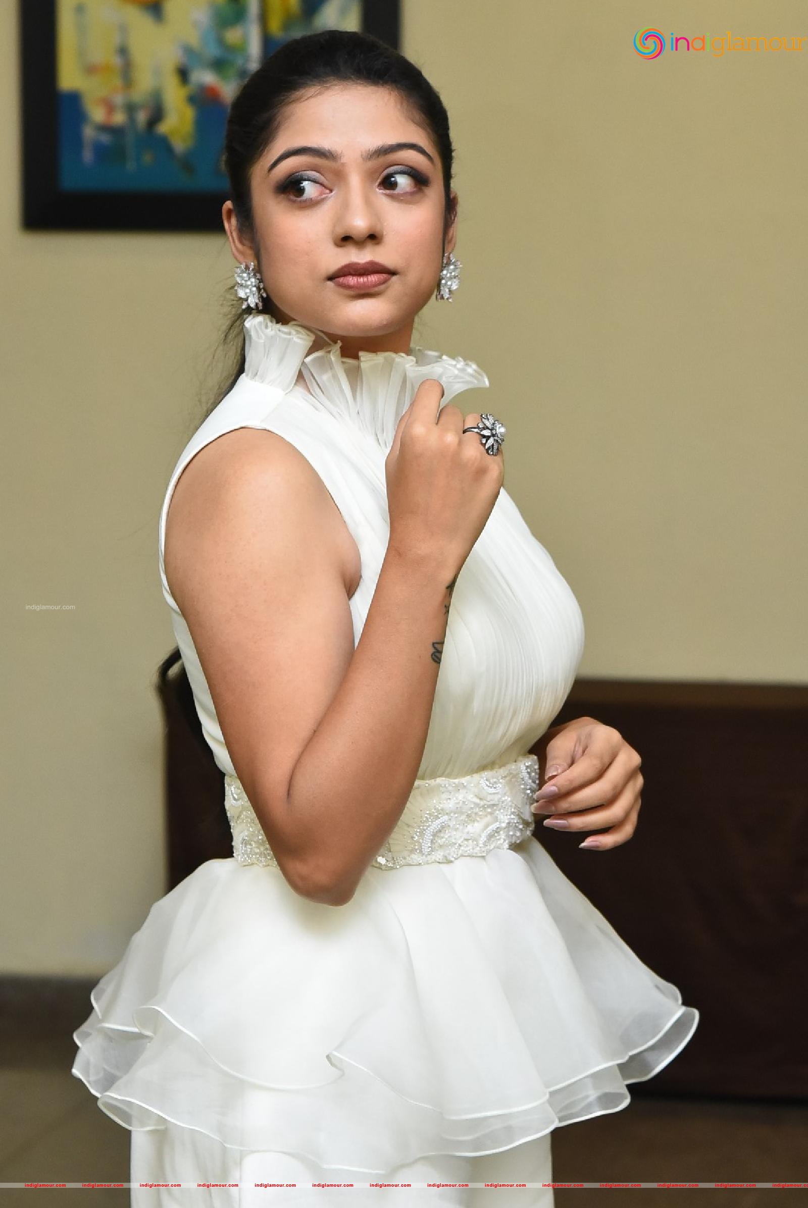 Varsha Bollamma Actress hd photo