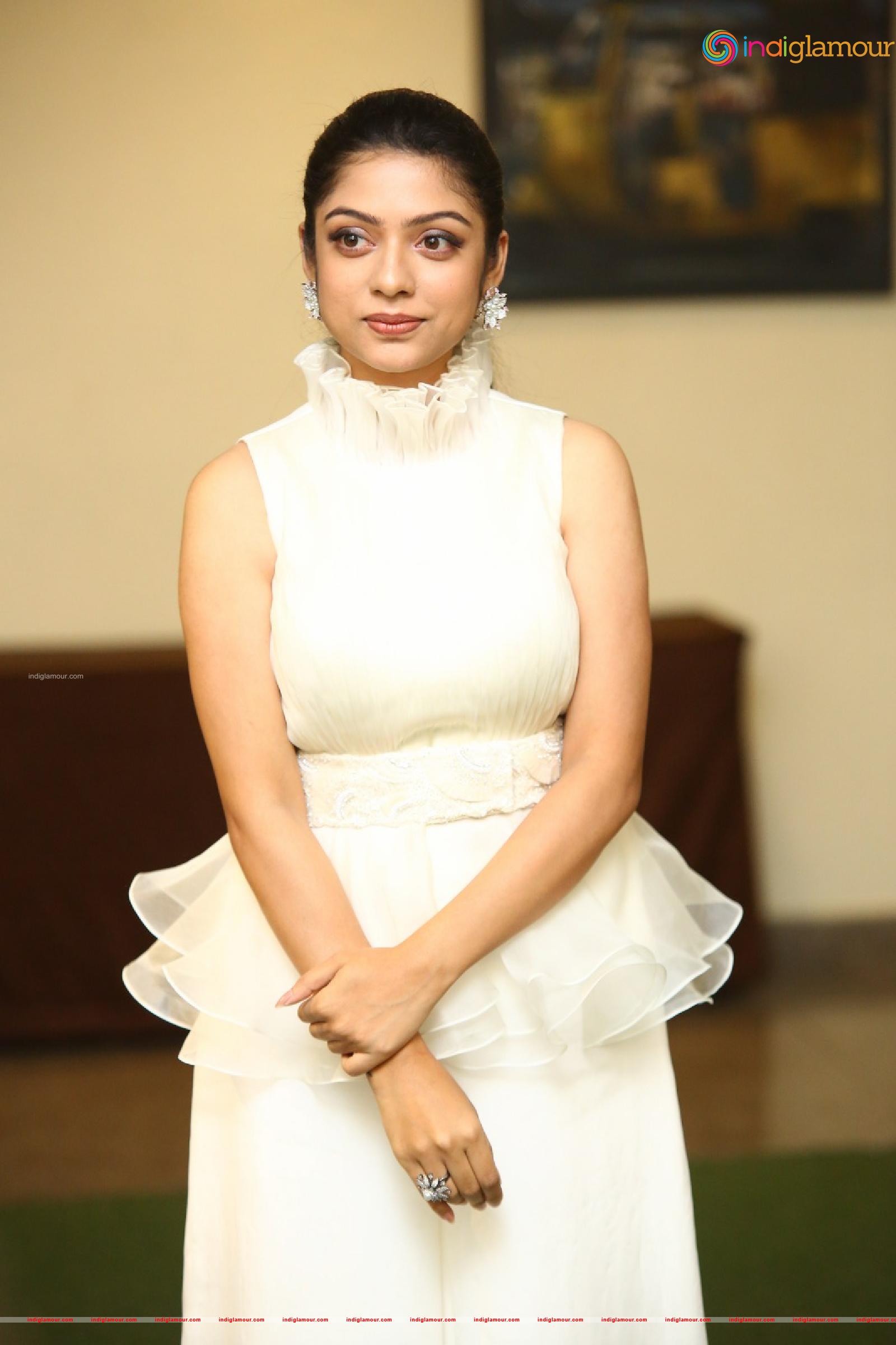 Varsha Bollamma Actress hd photo