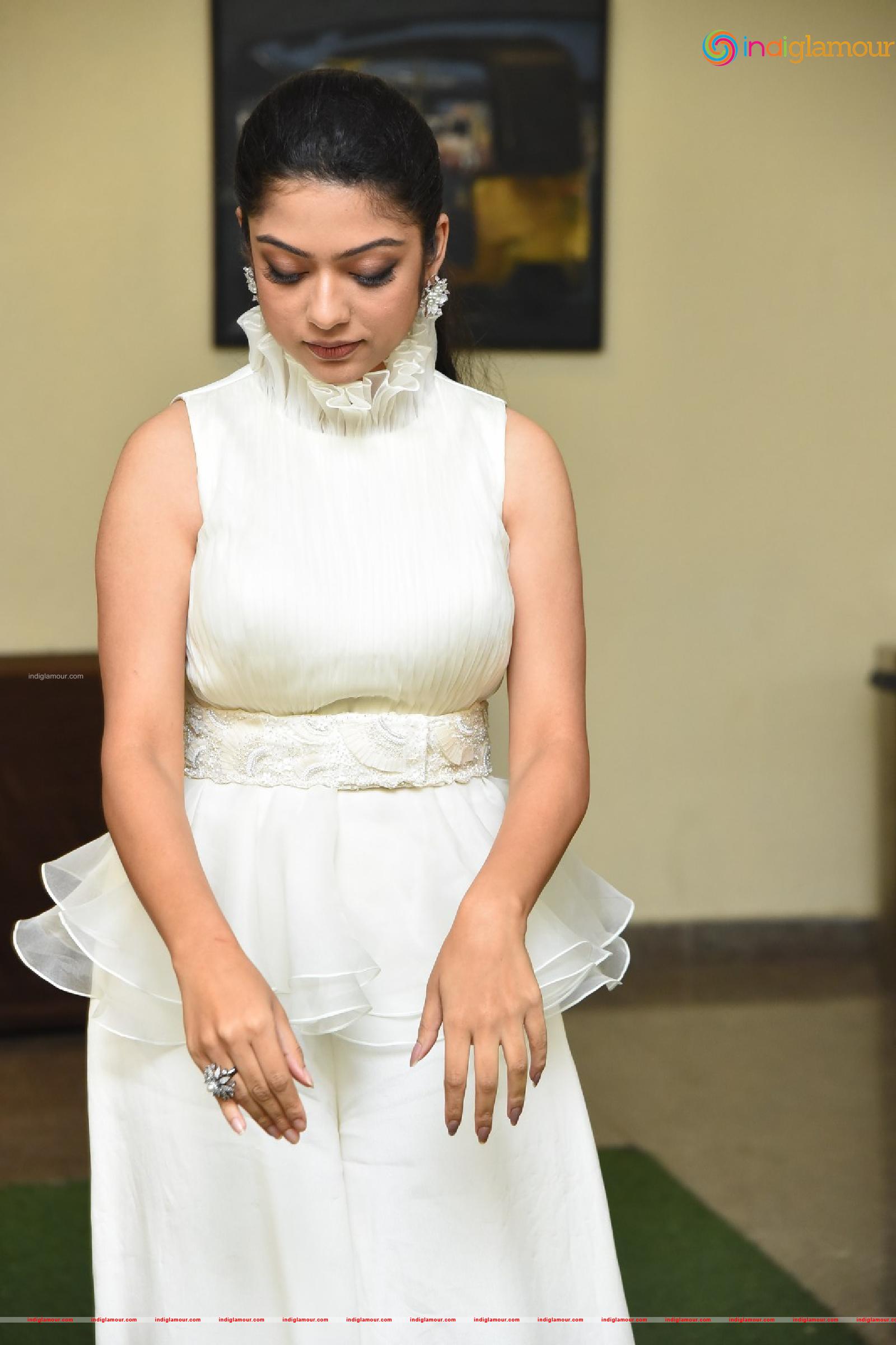 Varsha Bollamma Actress hd photo