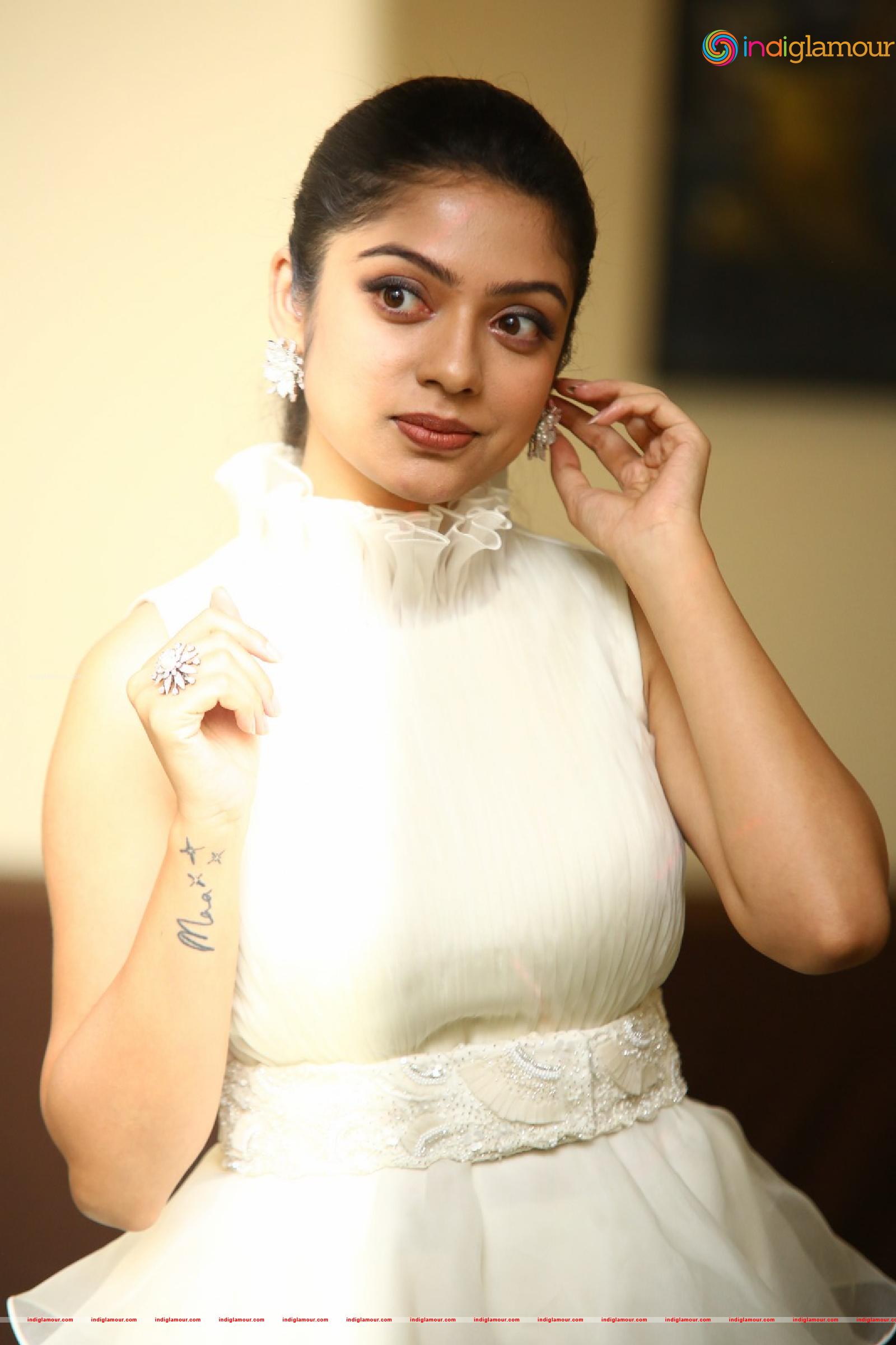 Varsha Bollamma Actress hd photo