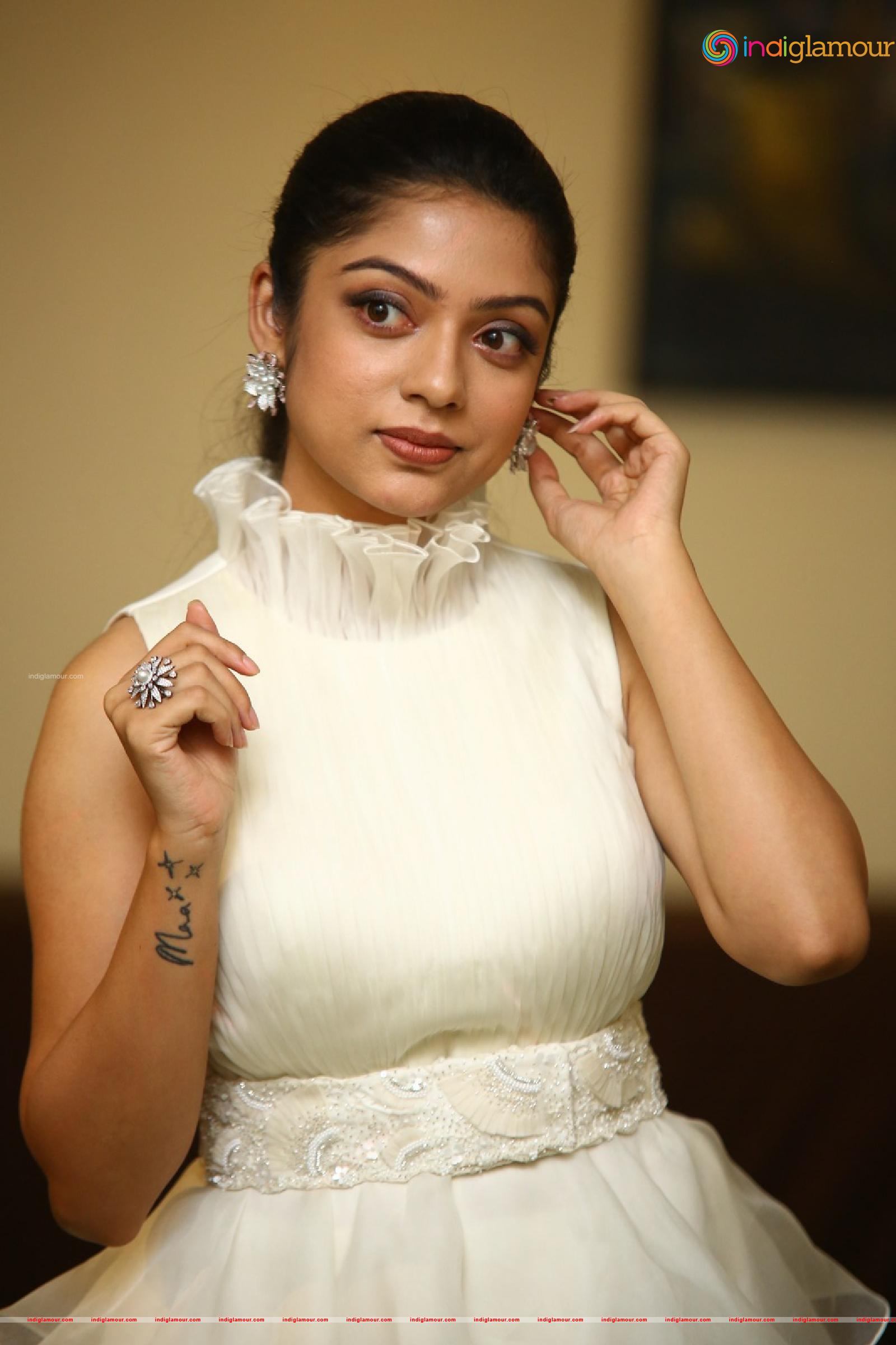 Varsha Bollamma Actress hd photo