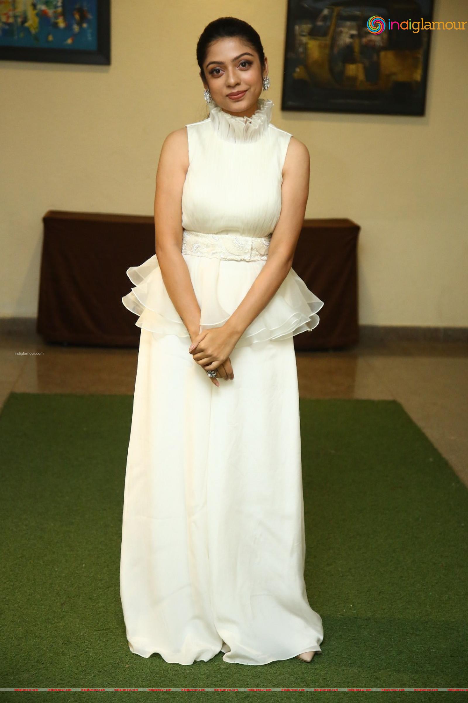 Varsha Bollamma Actress hd photo