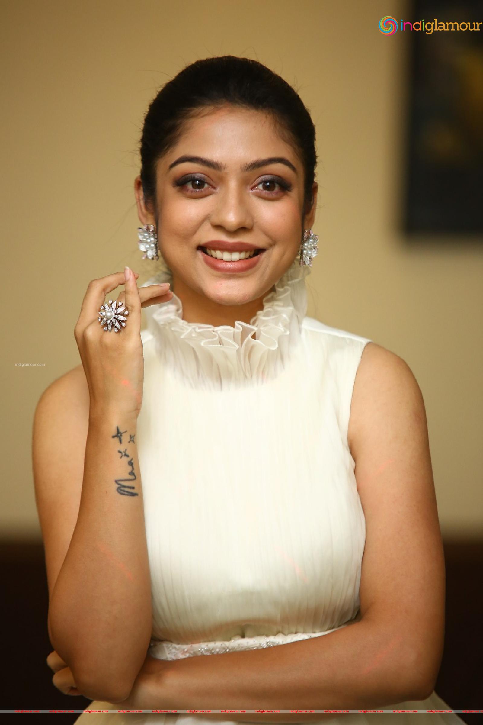 Varsha Bollamma Actress hd photo