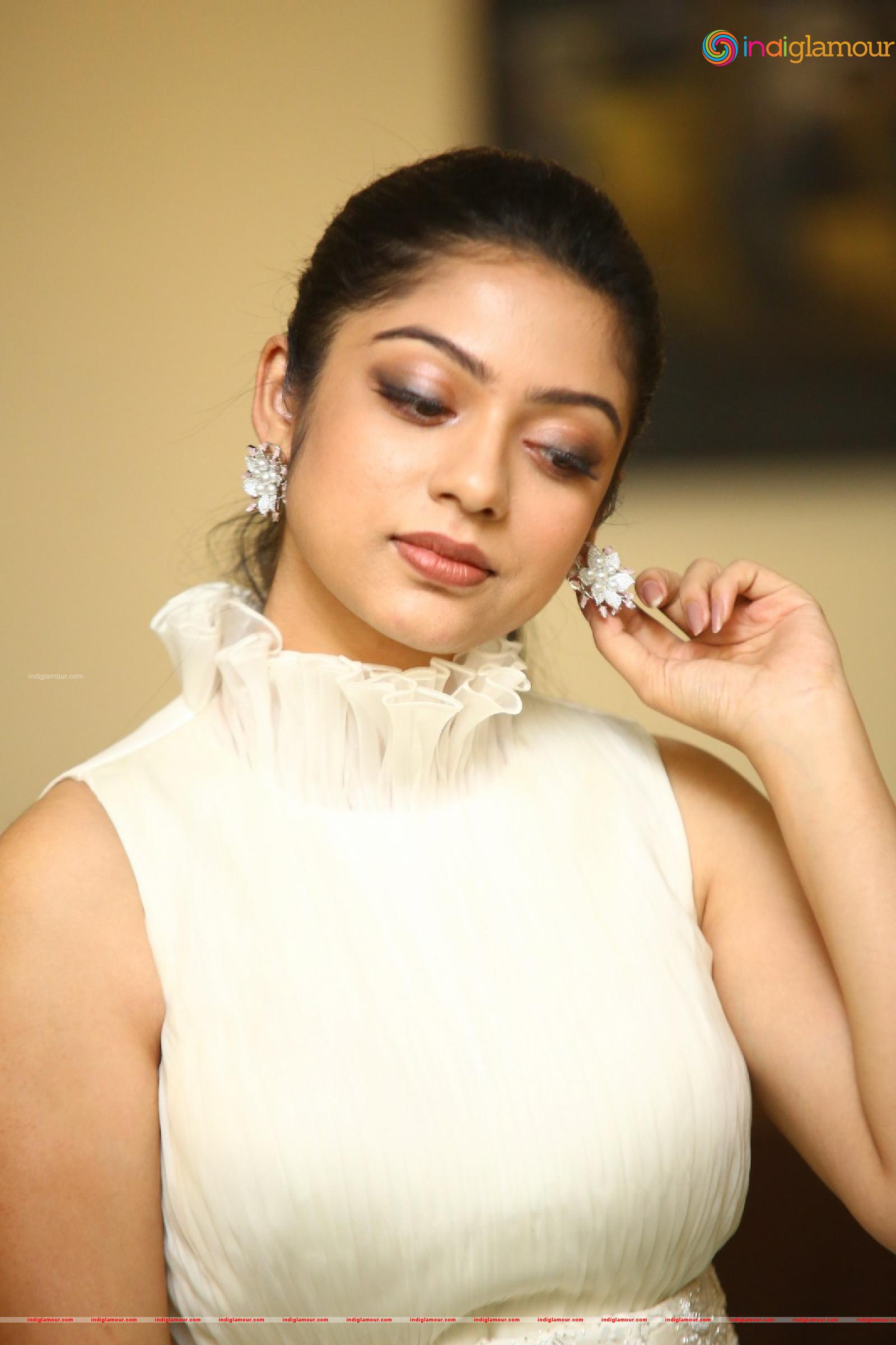 Varsha Bollamma Actress hd photo