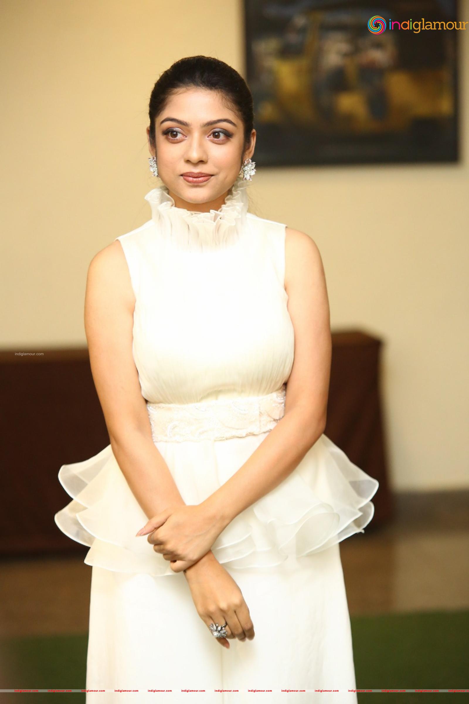 Varsha Bollamma Actress hd photo