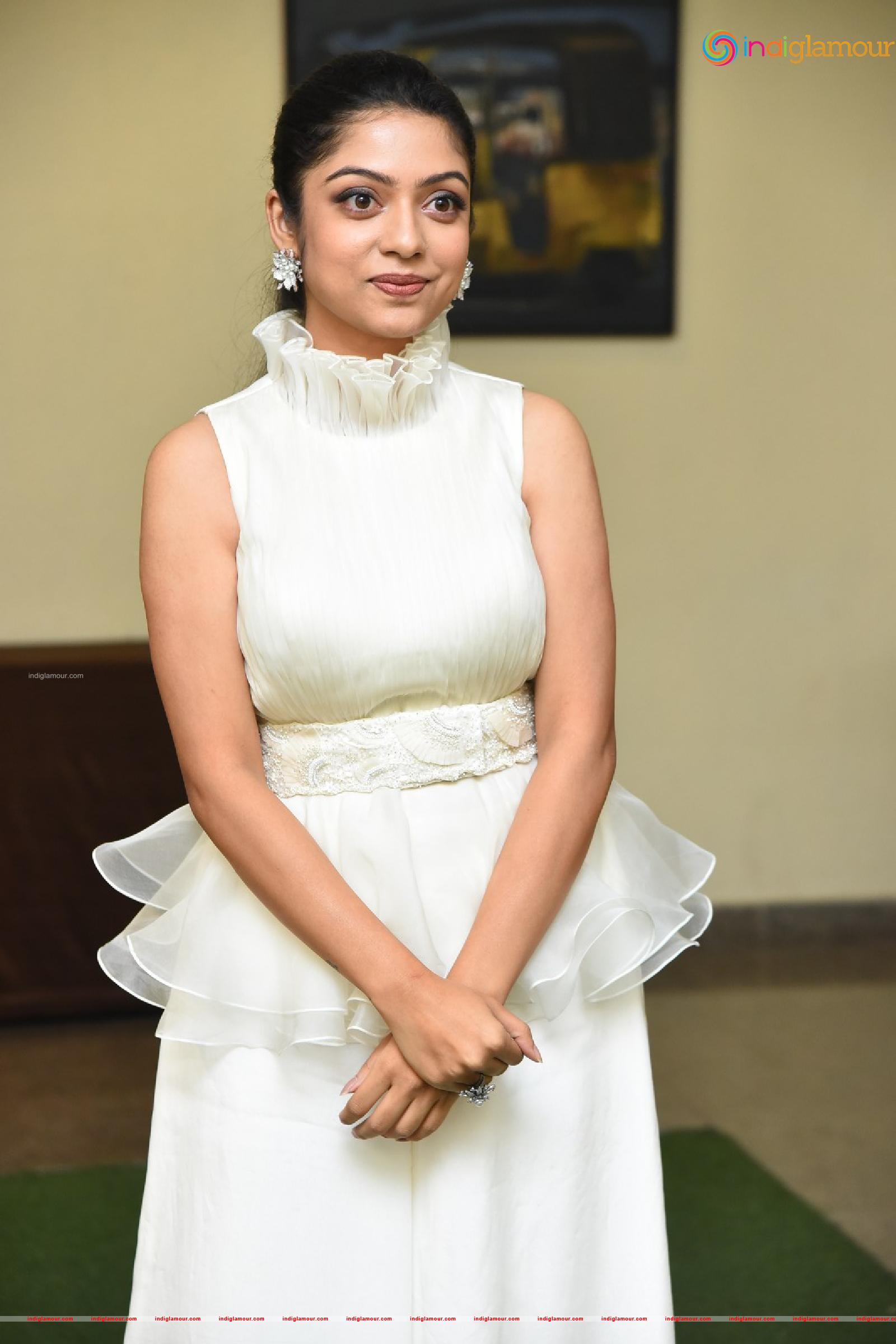 Varsha Bollamma Actress hd photo